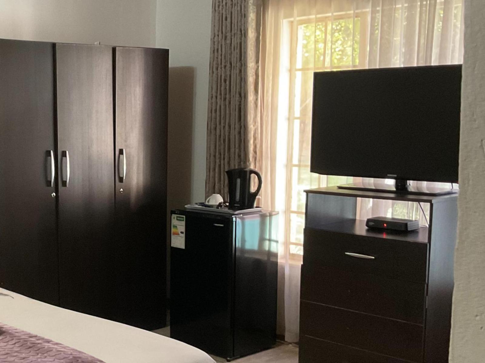 Standard Queen Room photo 2