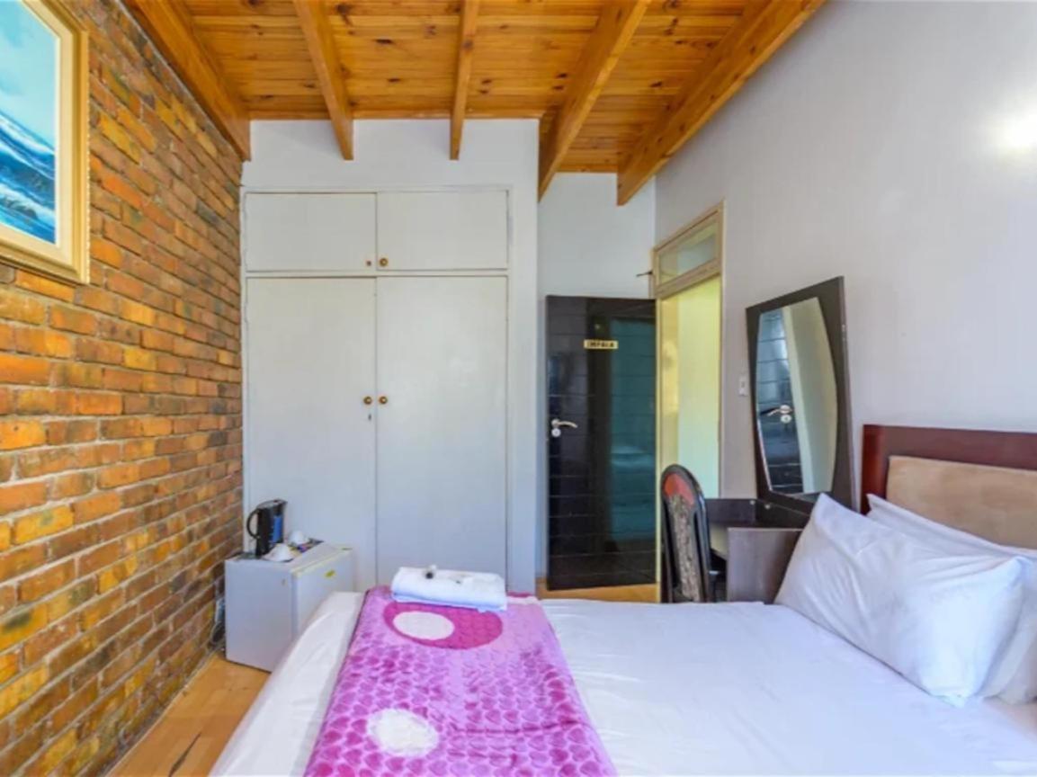 Economy Double Room photo 2