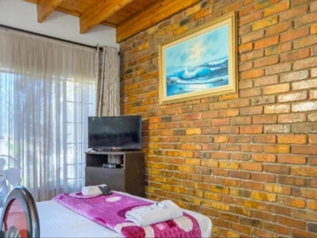 Economy Double Room photo 3