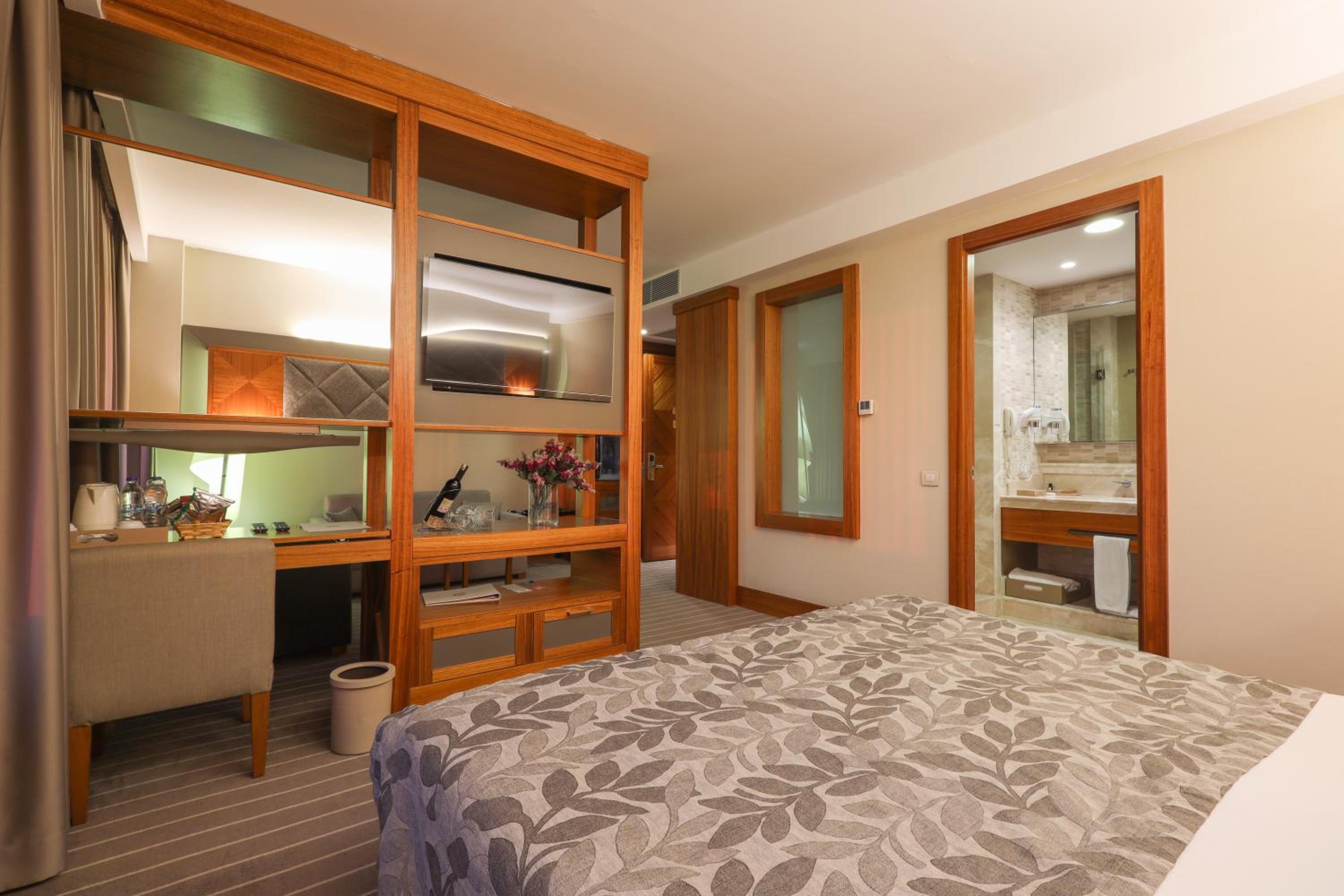 Deluxe Suite photo 3