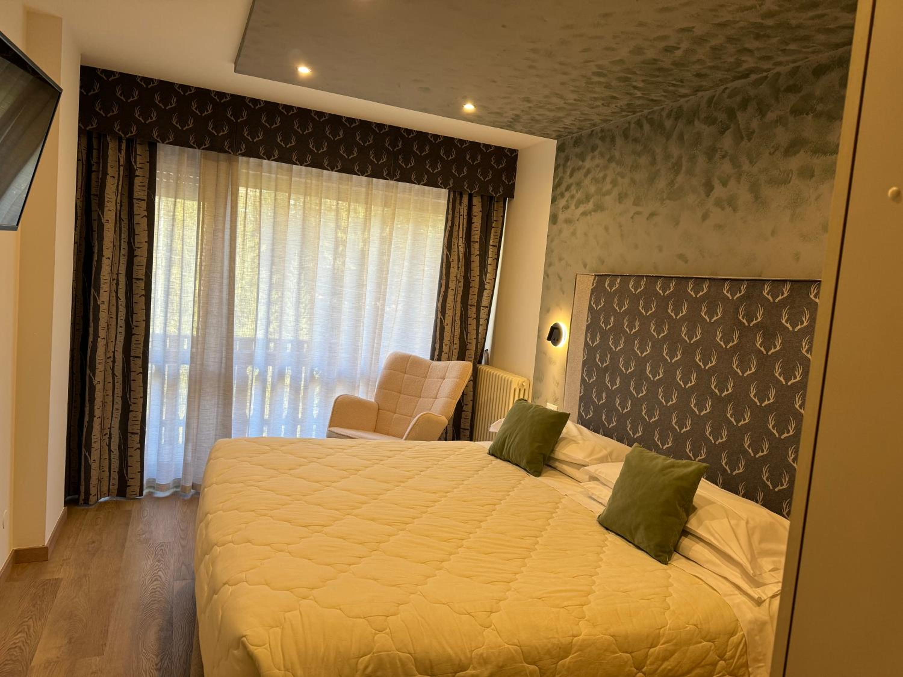 Deluxe Double Room with Balcony photo 1