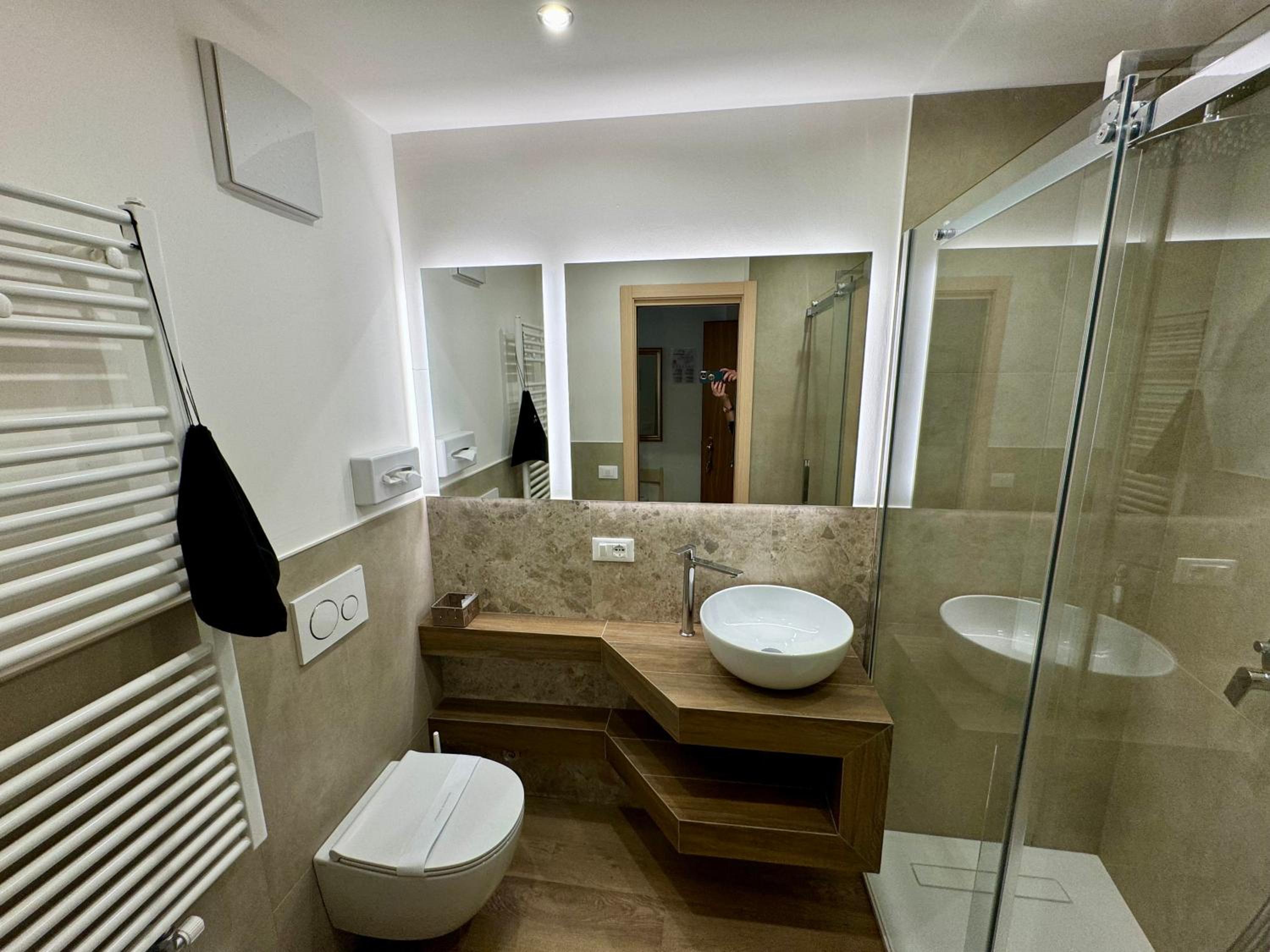 Deluxe Double Room with Balcony photo 2
