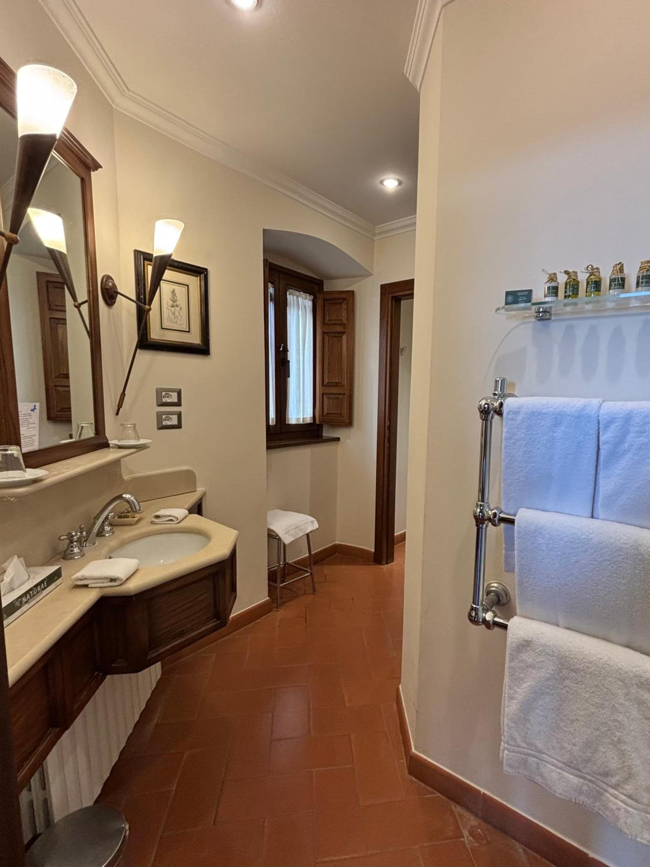 Standard Double Room - Photo 6