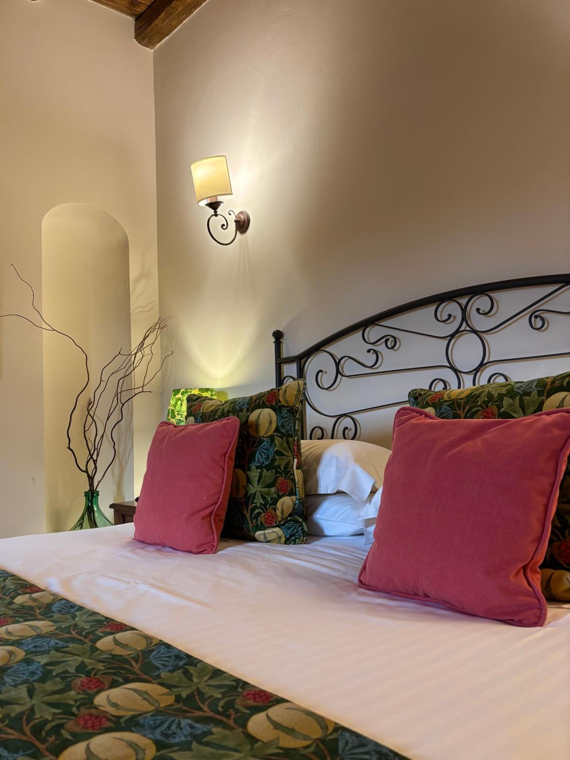 Standard Double Room - Photo 7