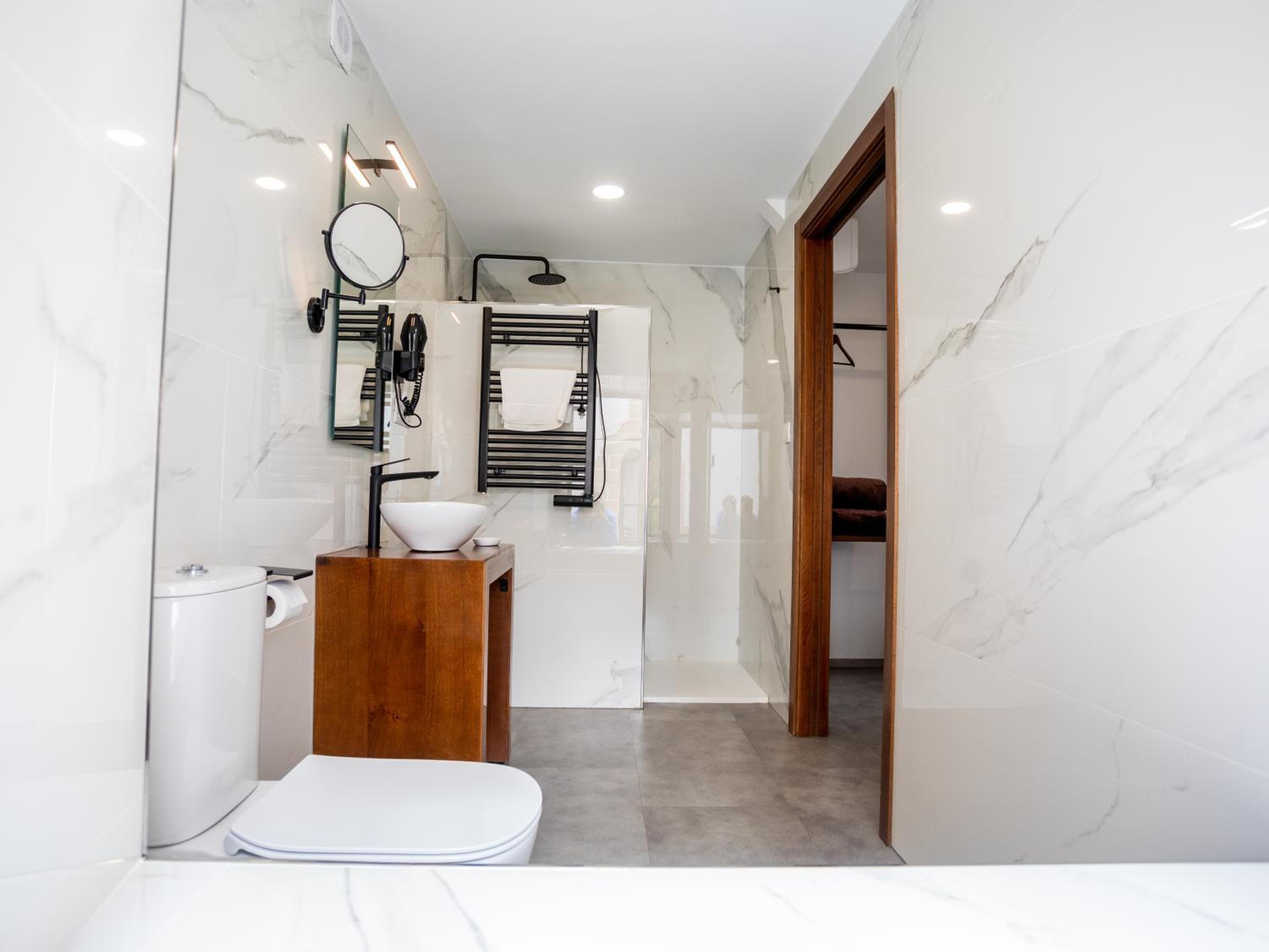 Deluxe Double Room with Shower