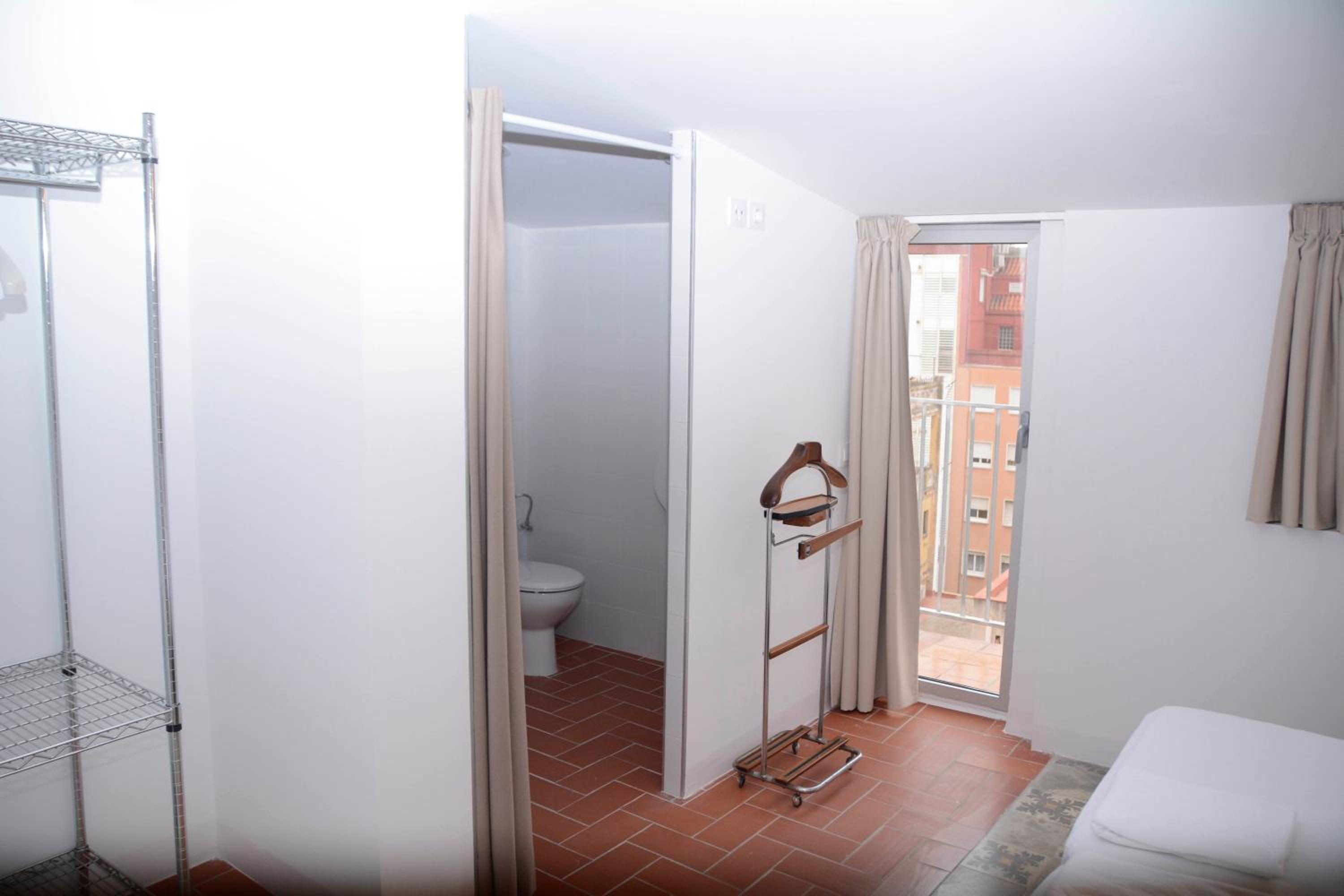 Twin Room with Private Bathroom photo 2