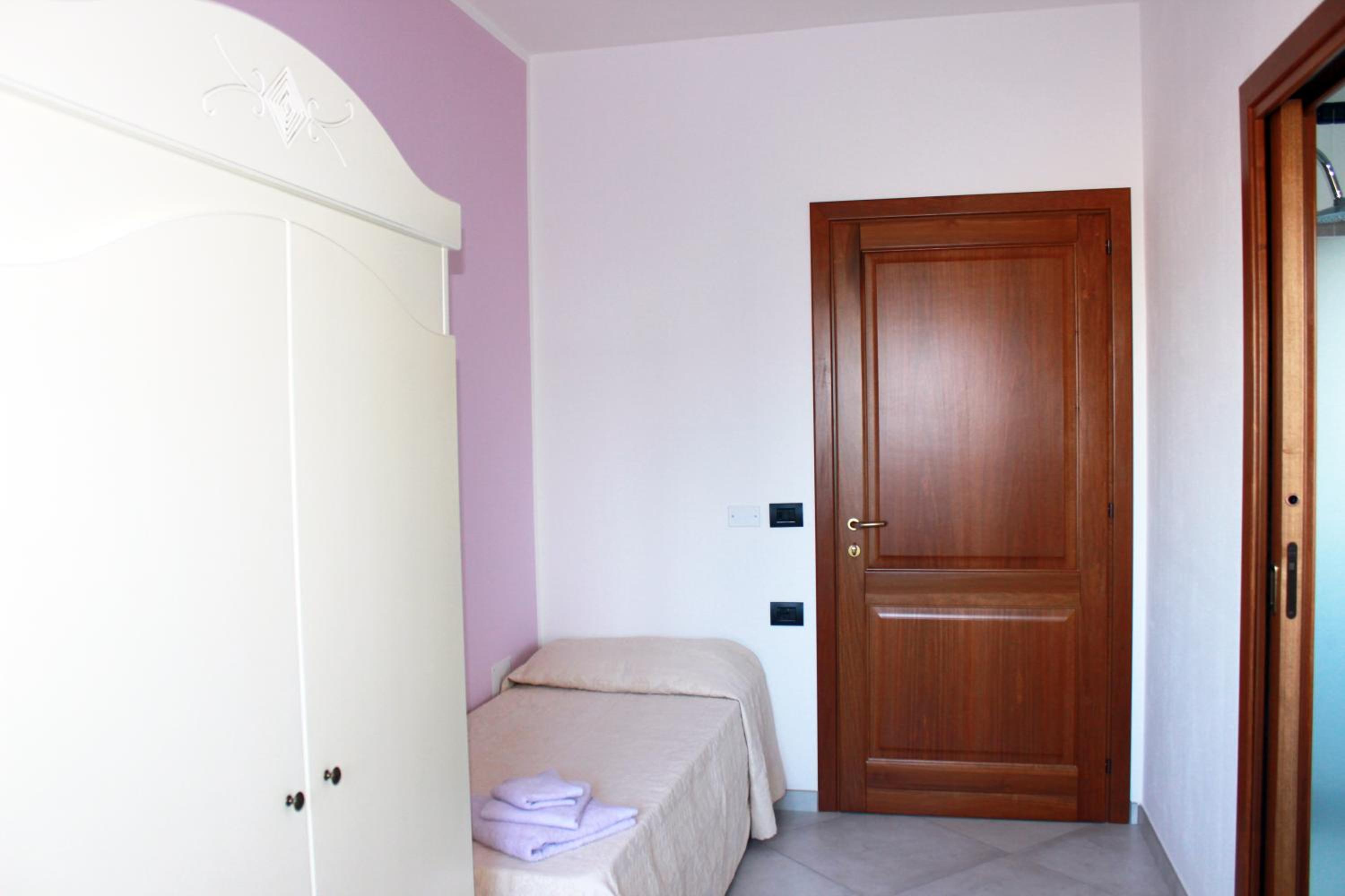 Single Room - Disability Access photo 2