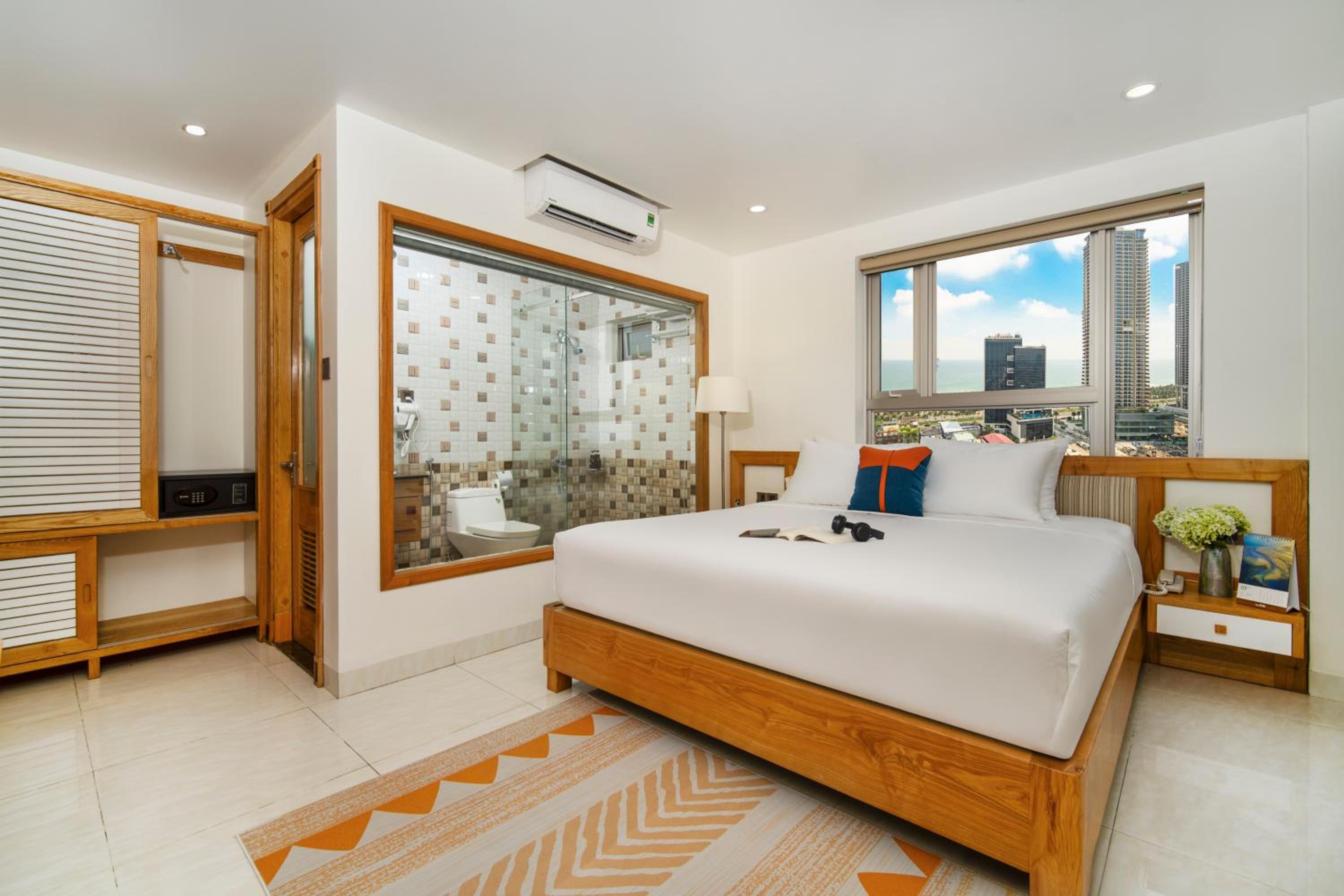 Deluxe Double Room with City View