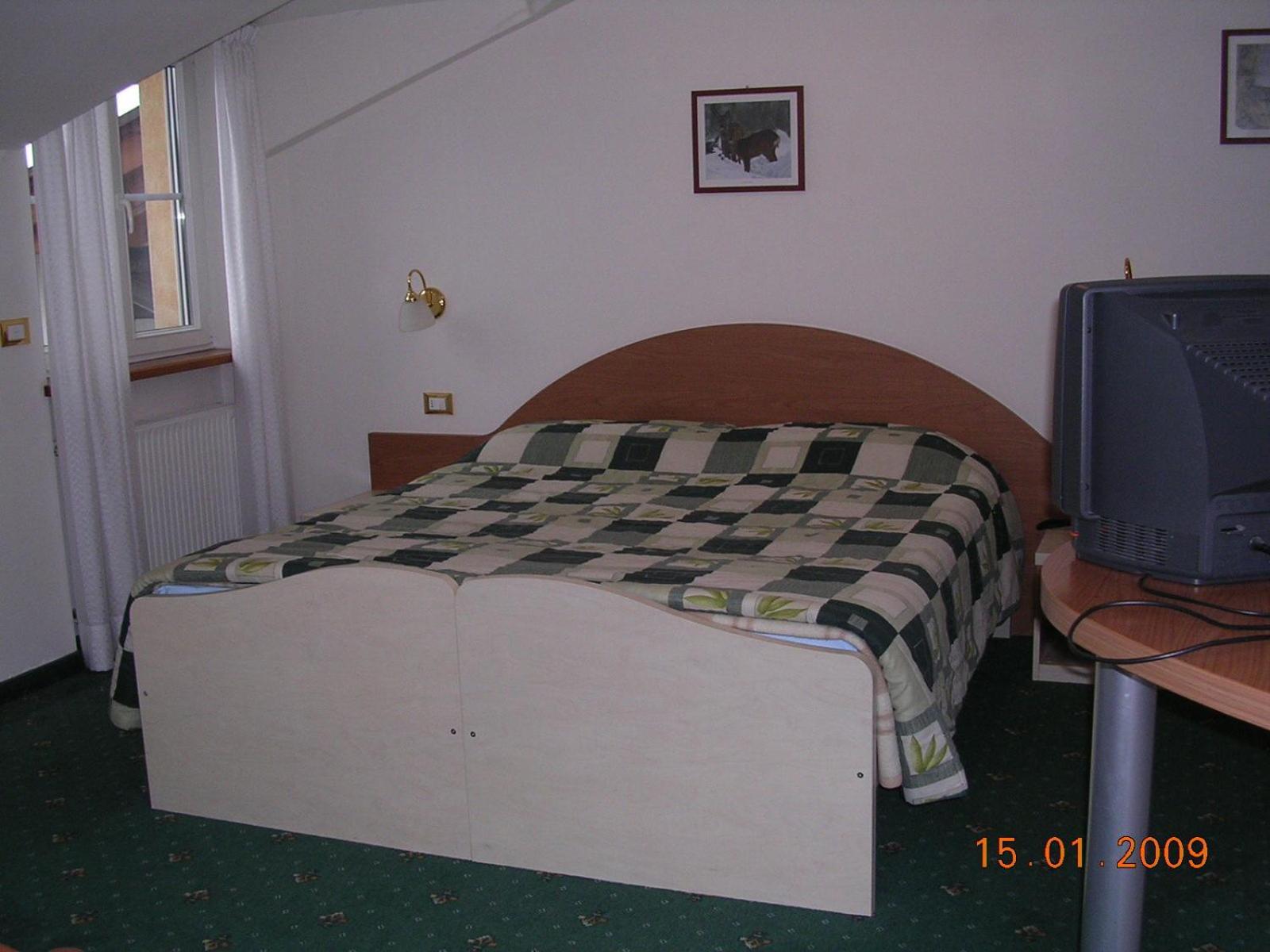 Double Room with Balcony - Photo 4