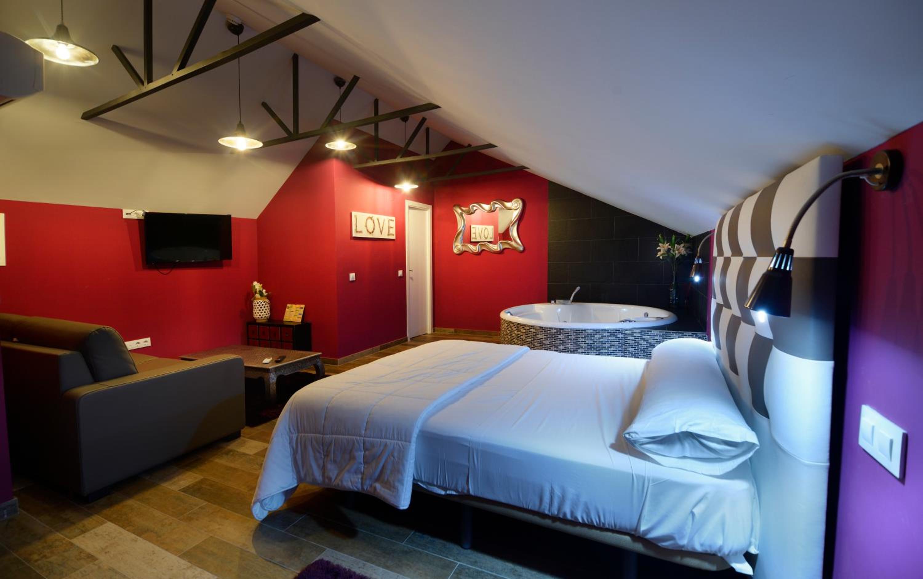 Queen Suite with Spa Bath