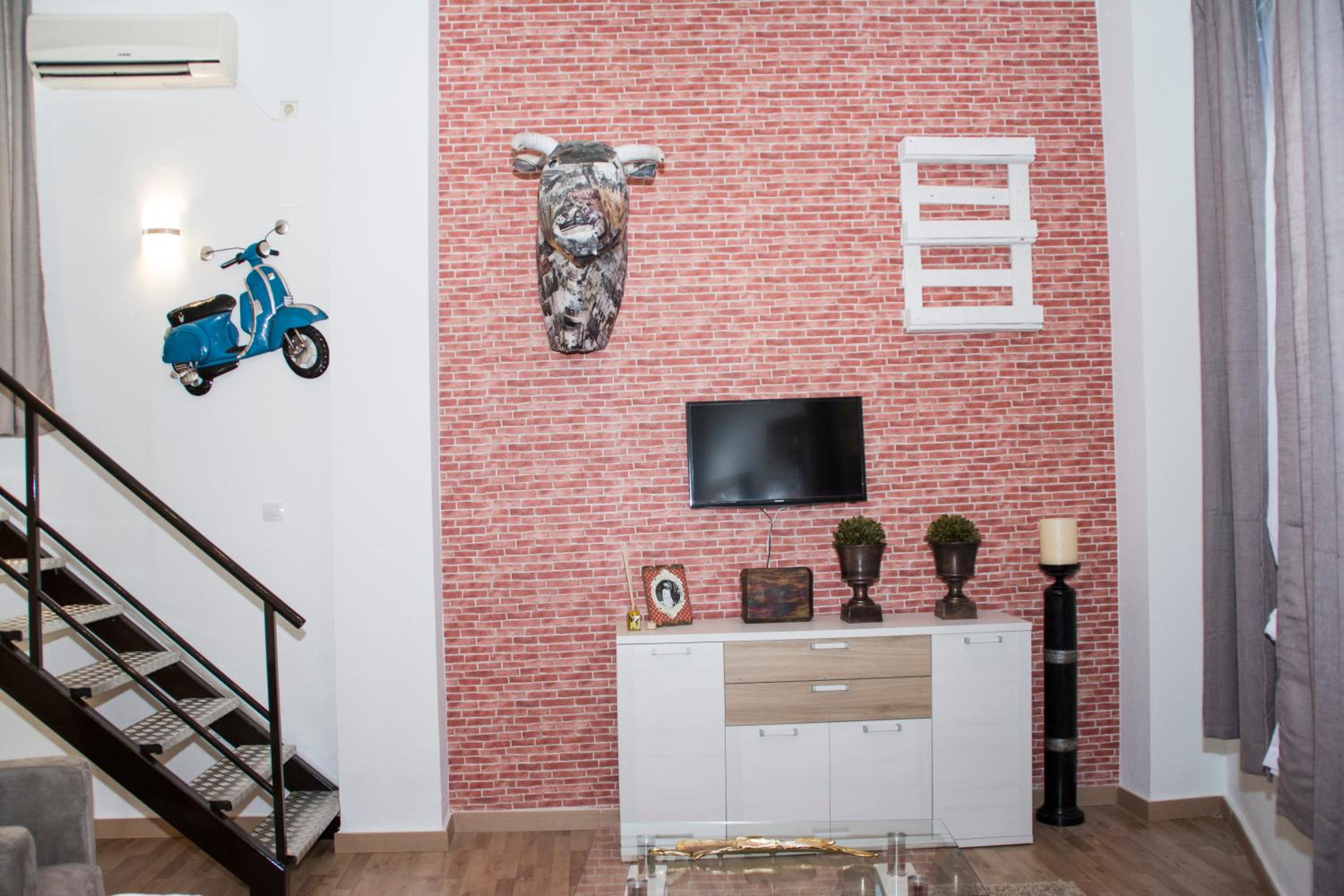 Apartment - Split Level - Photo 10