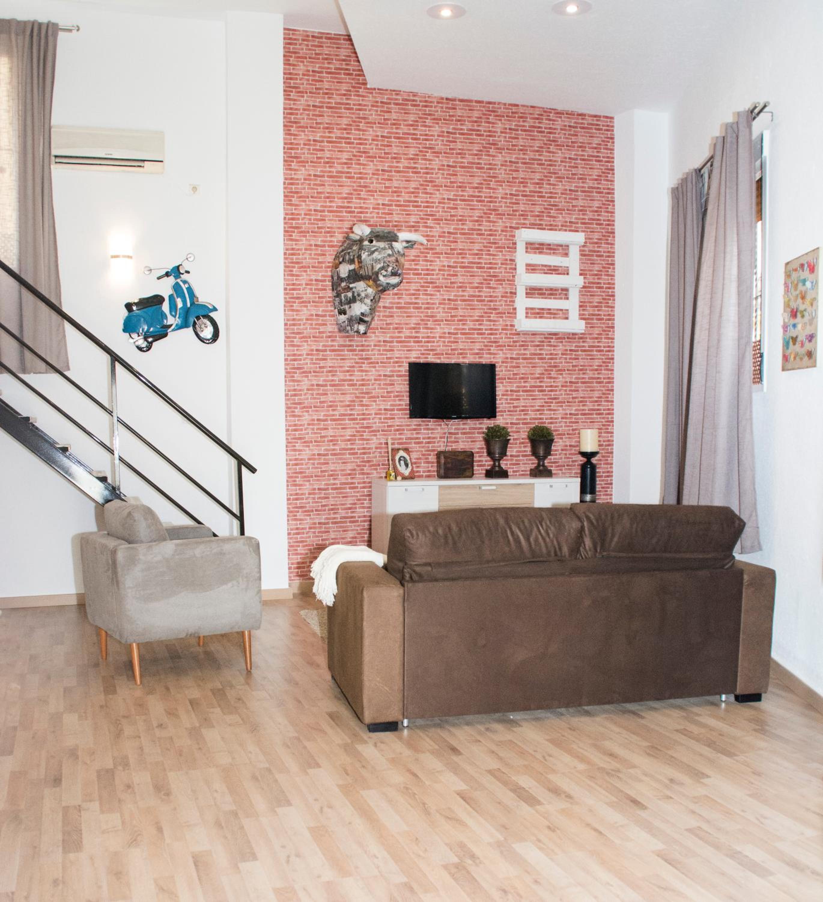 Apartment - Split Level - Photo 8