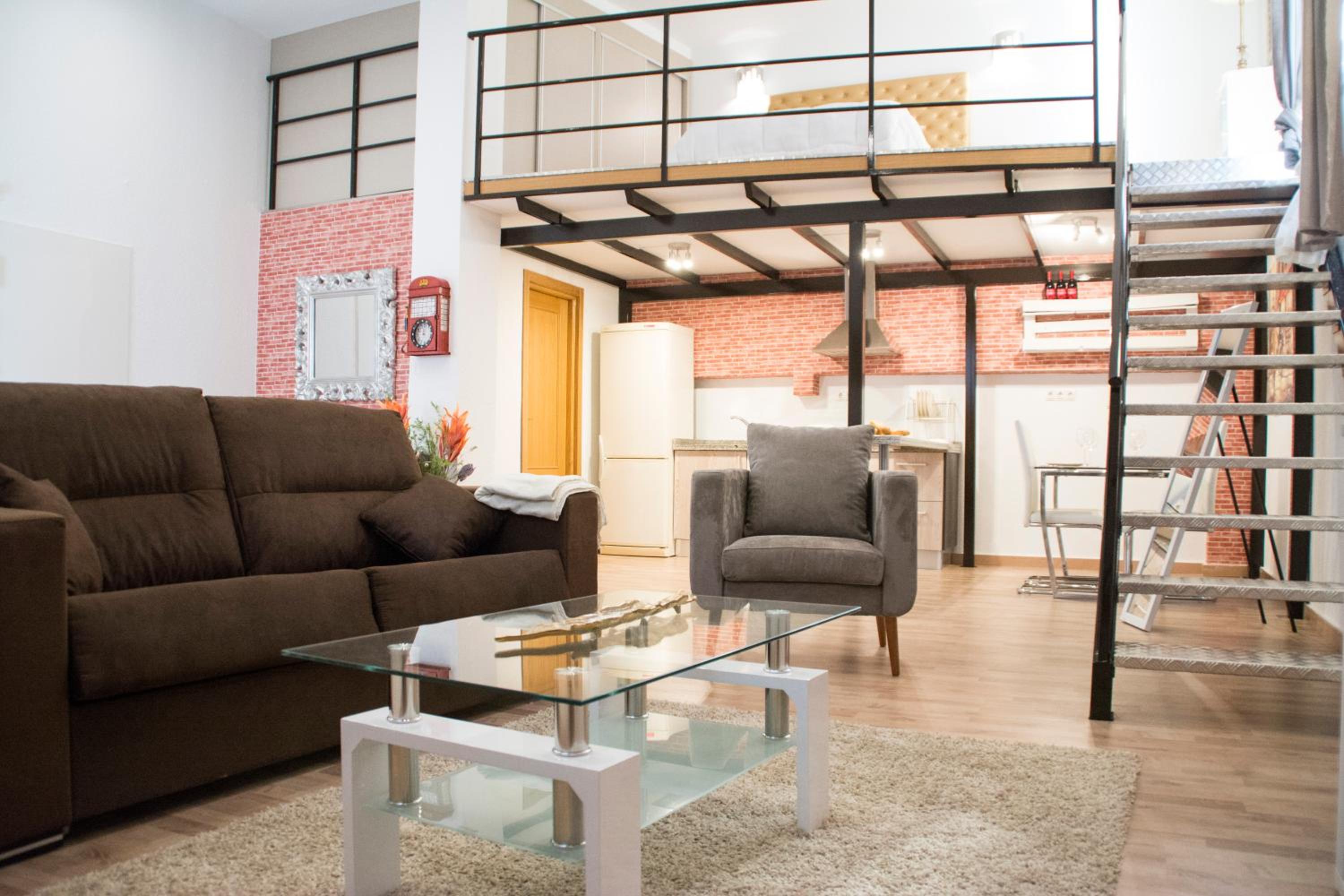 Apartment - Split Level - Photo 1