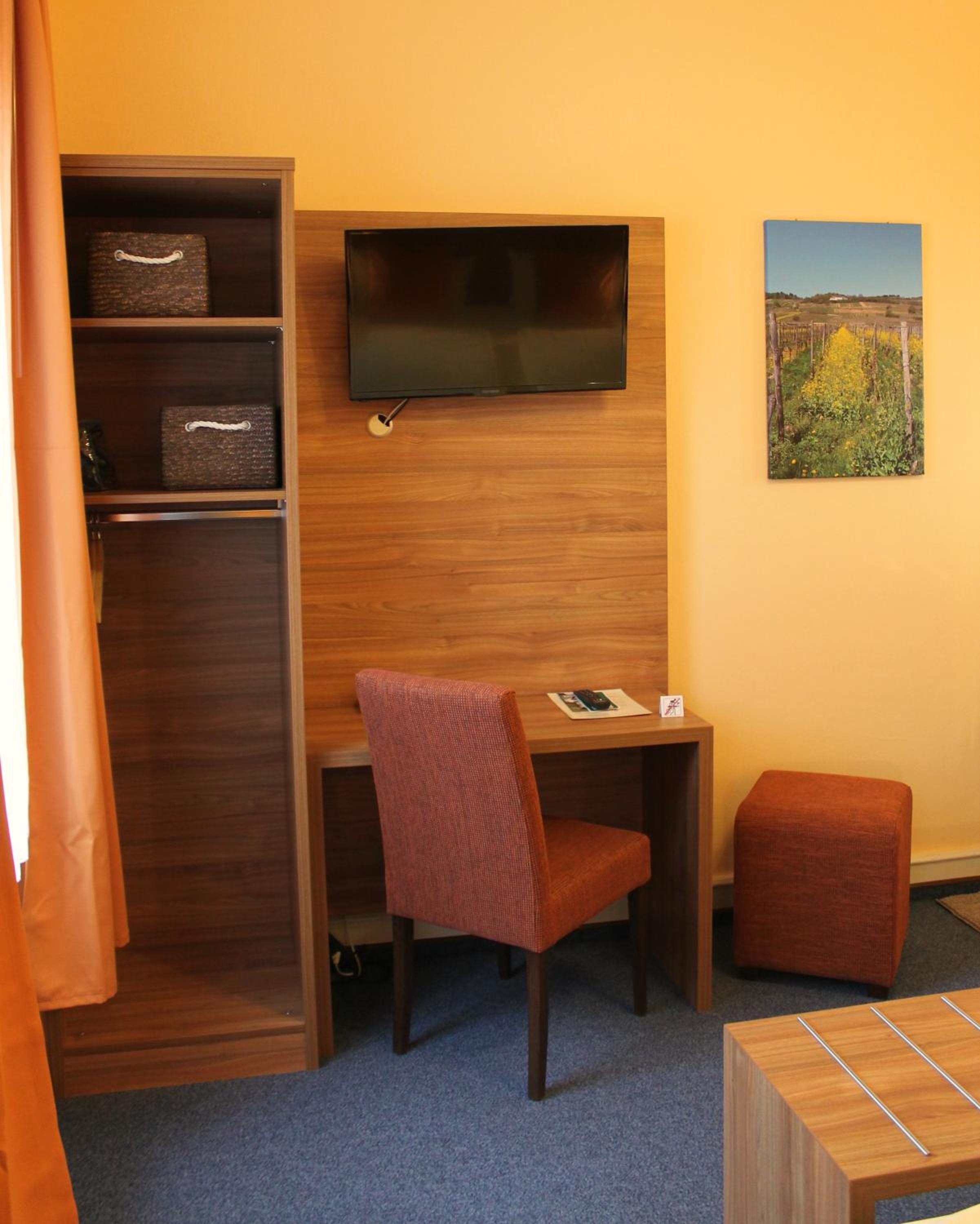 Double Room - Photo 8