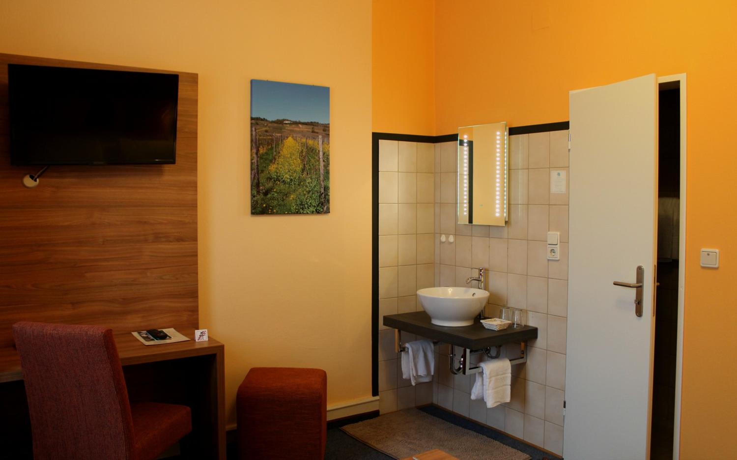 Double Room - Photo 9
