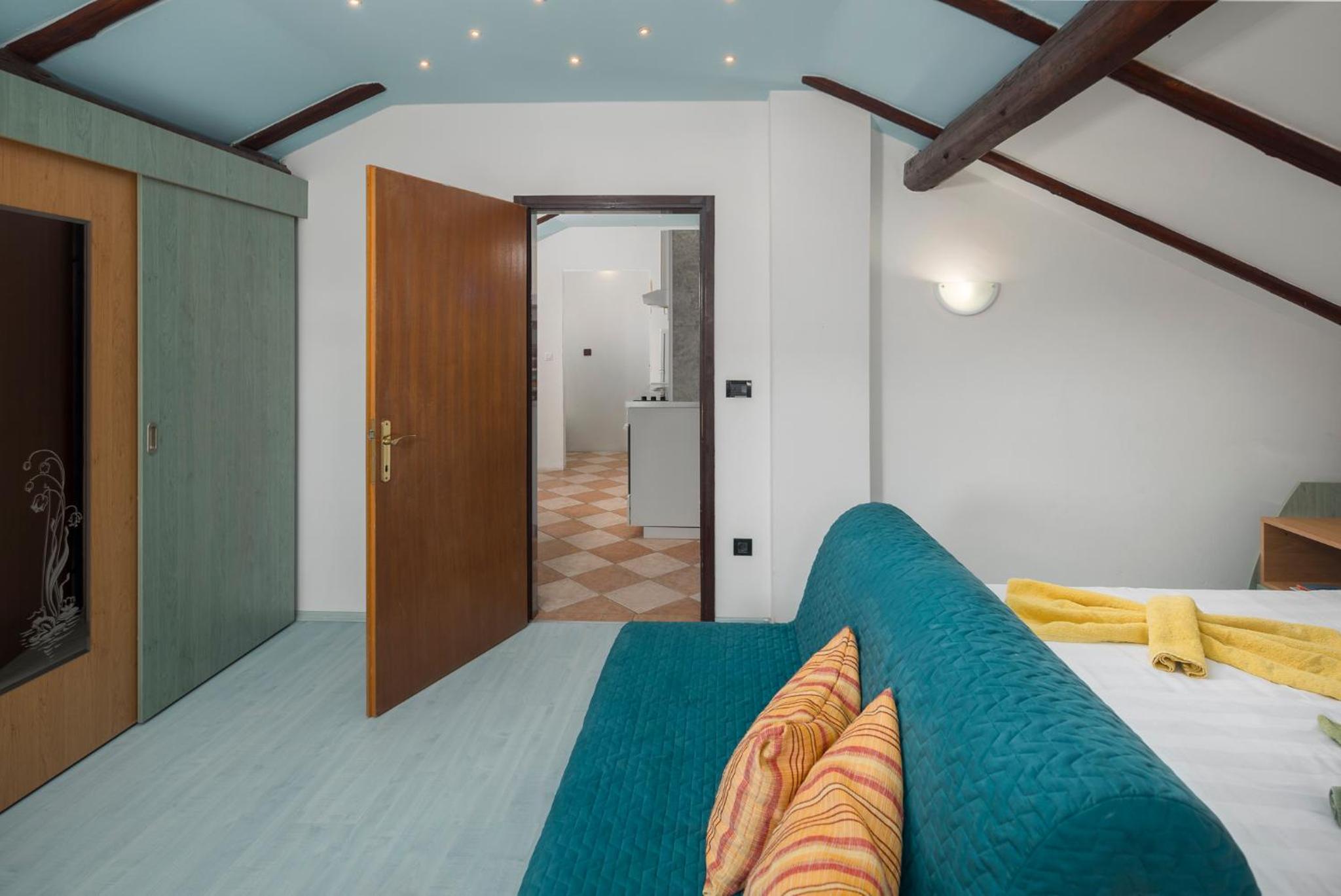 One-Bedroom Apartment - Sea Side