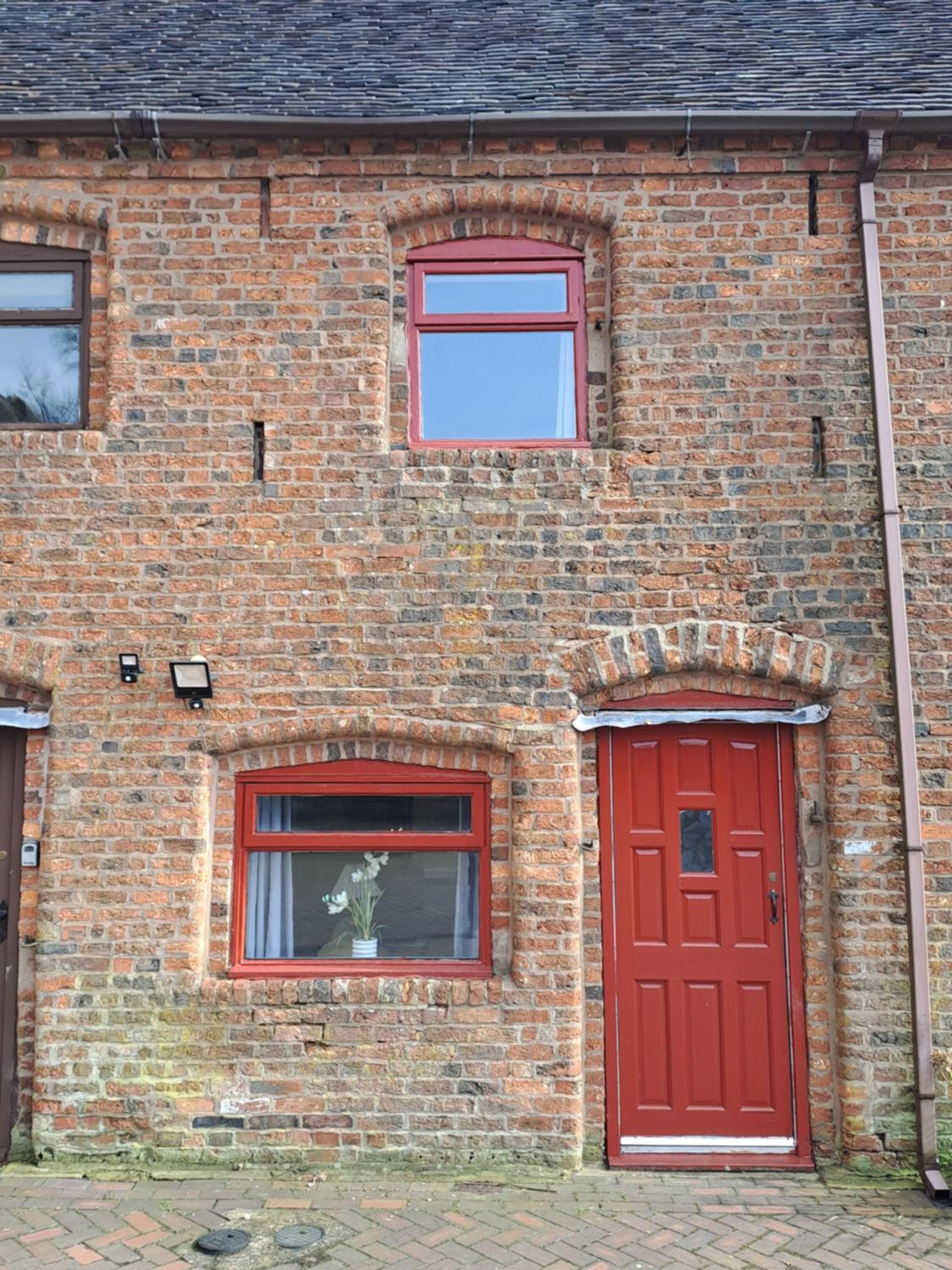 Two-Bedroom Townhouse - Photo 2