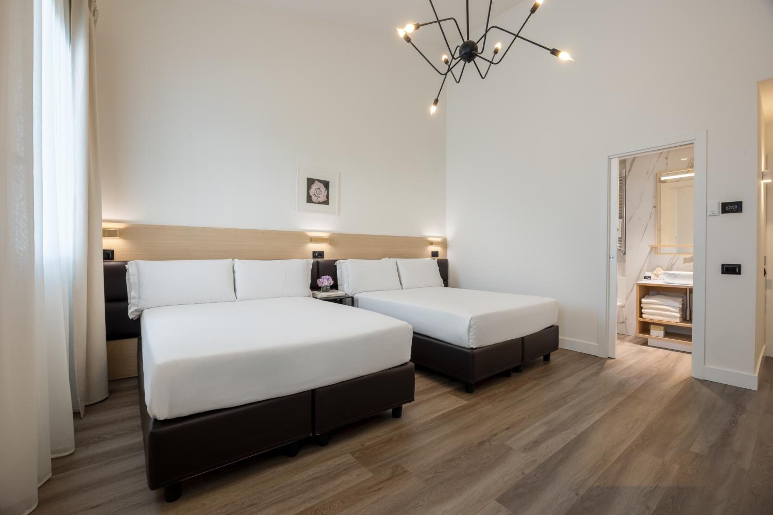 Double Room with Two Double Beds photo 2