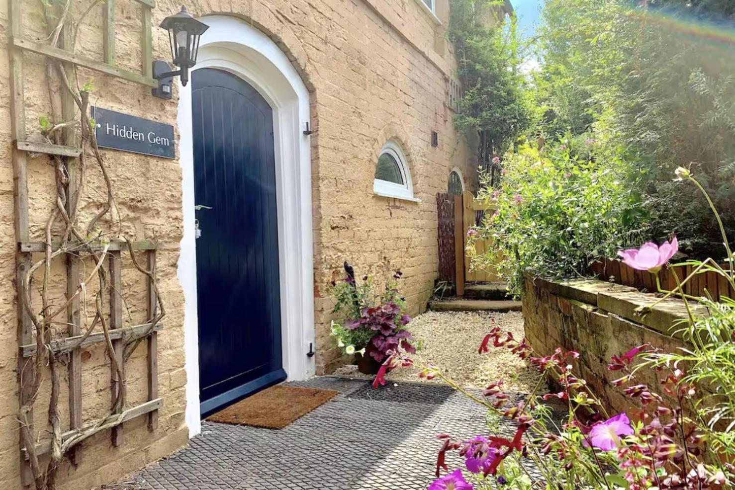 One-Bedroom Apartment with Garden