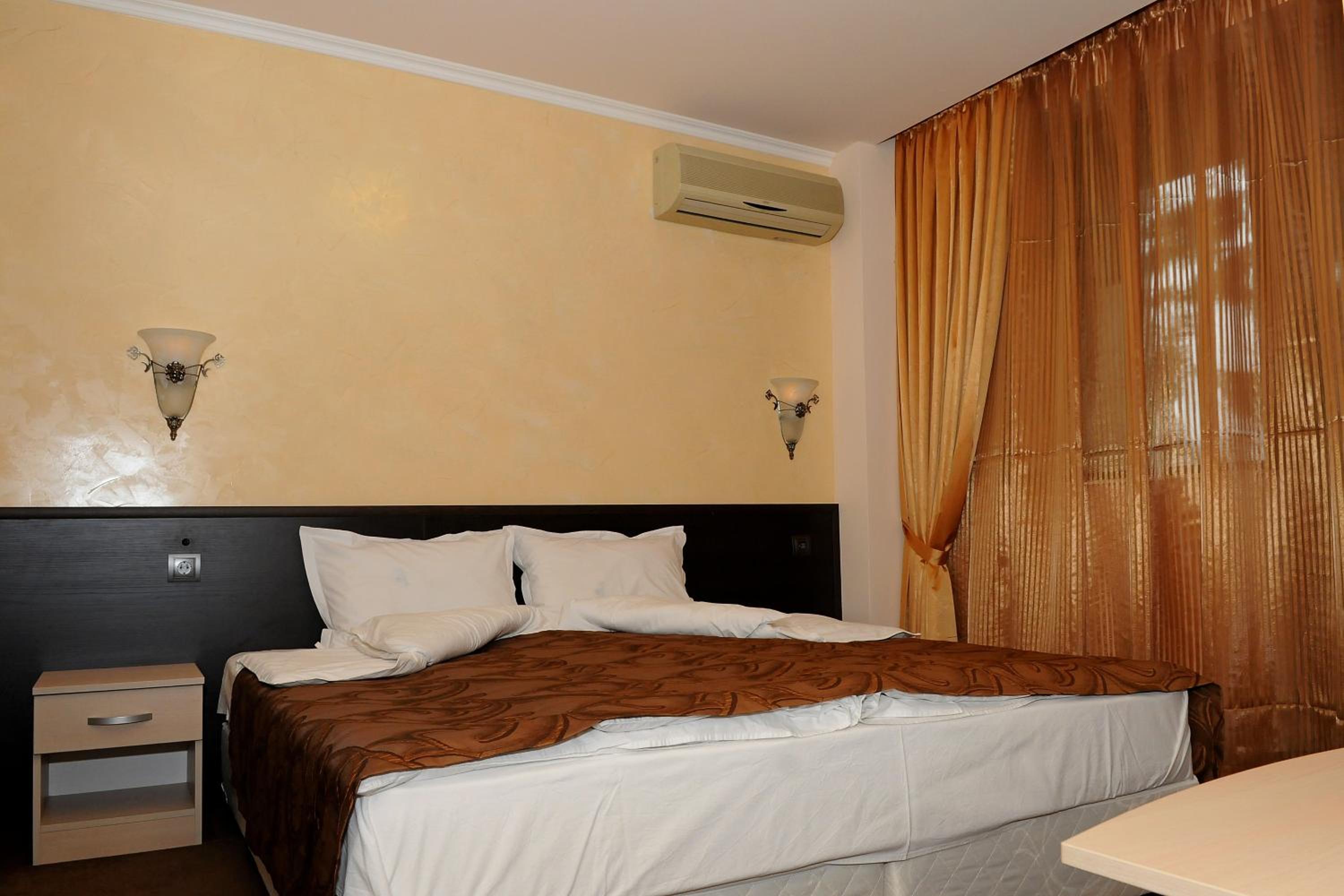One-Bedroom Apartment with Balcony
