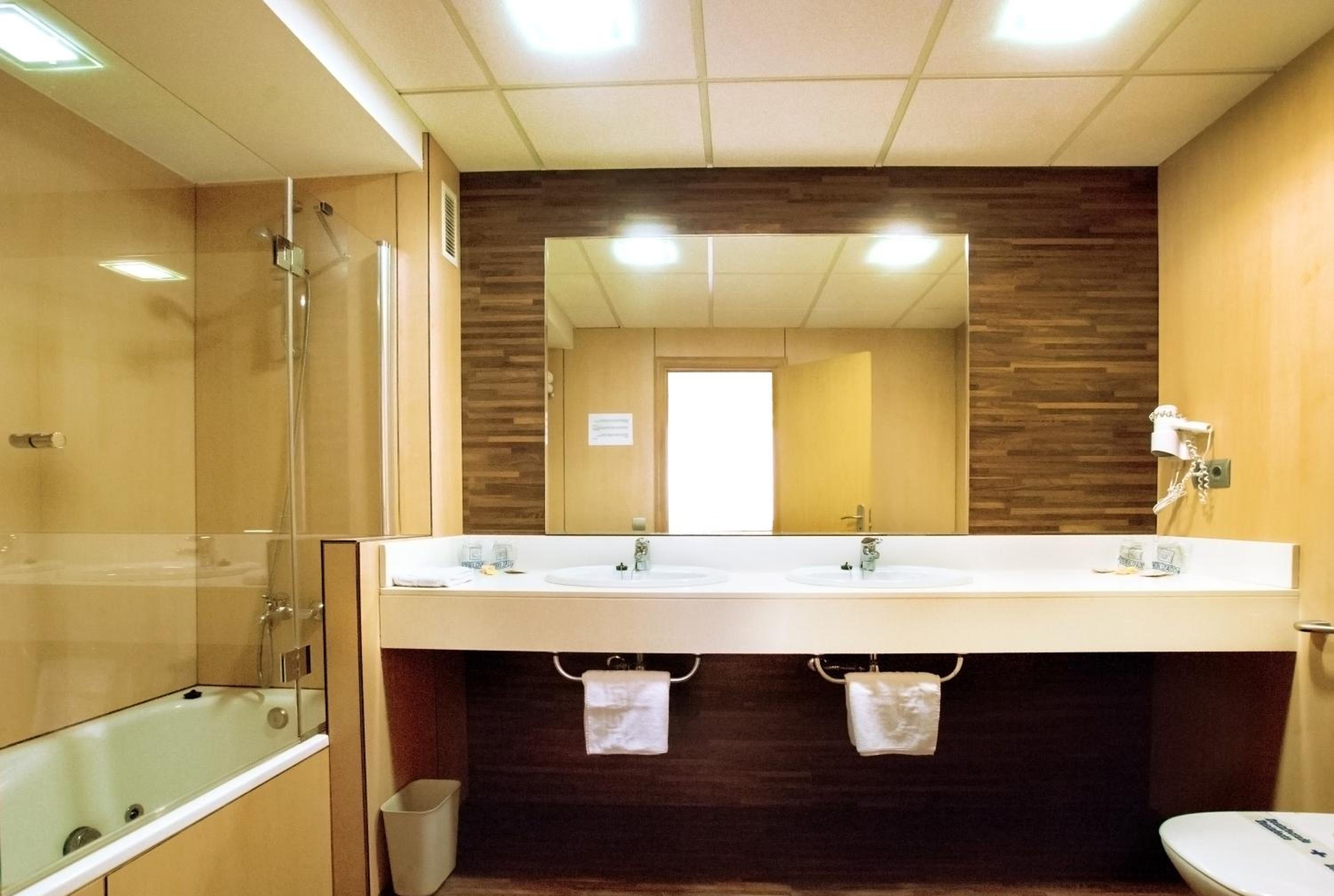 Suite (2 Adults)