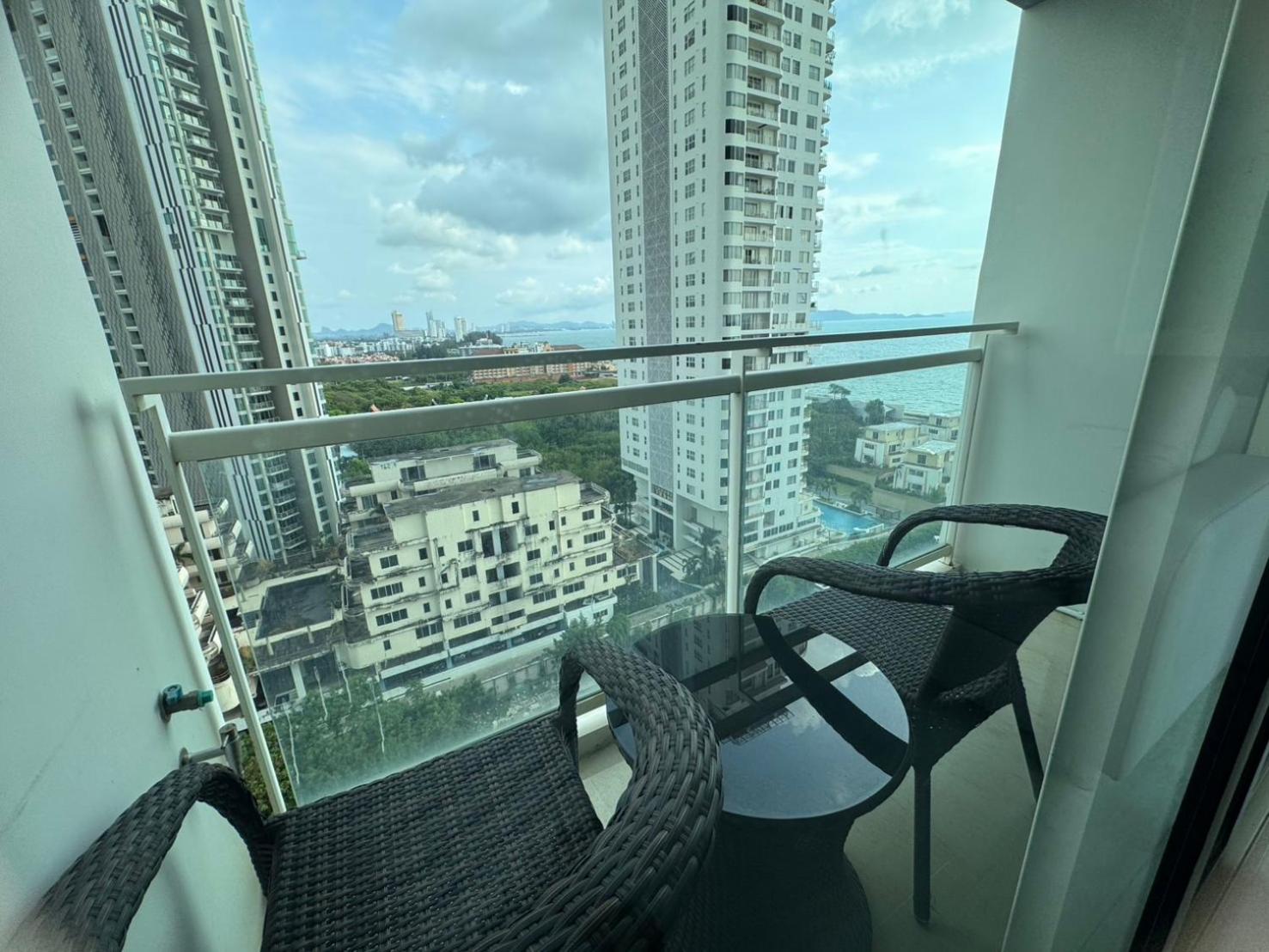 One-Bedroom Apartment - Sea Side - Photo 1