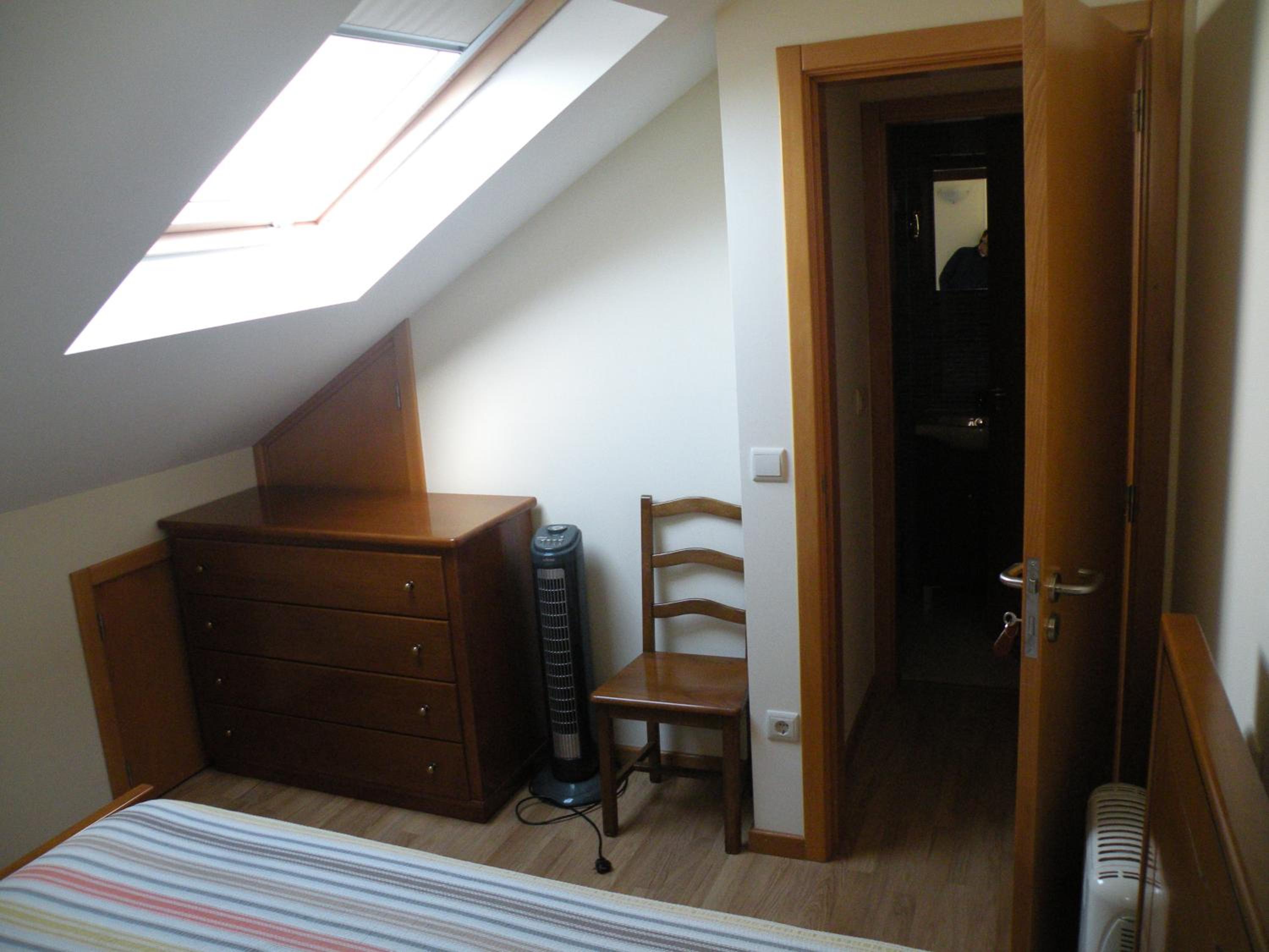 Basic Single Room with Shared Bathroom photo 1