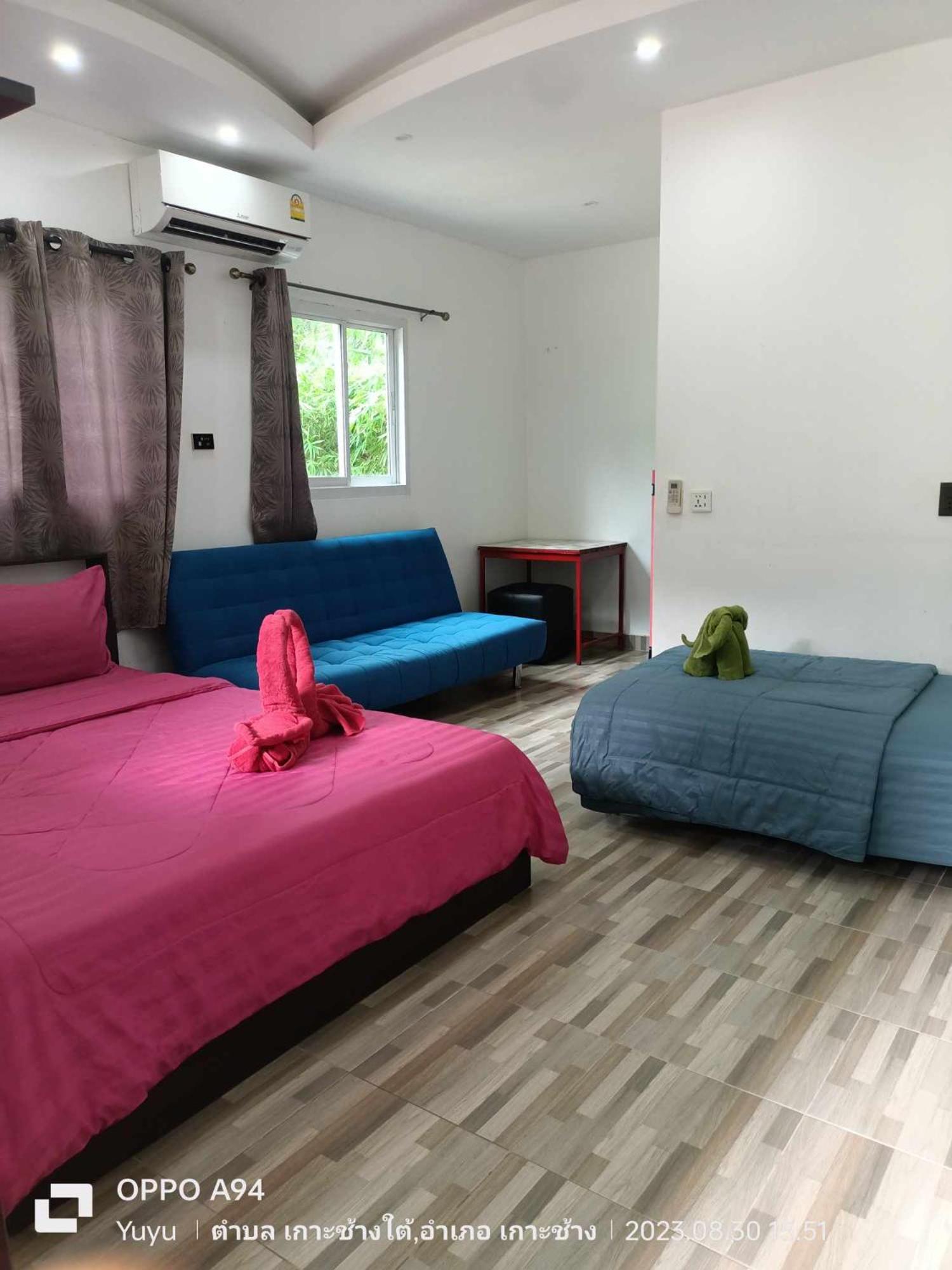 Family Room with Garden View - Photo 3