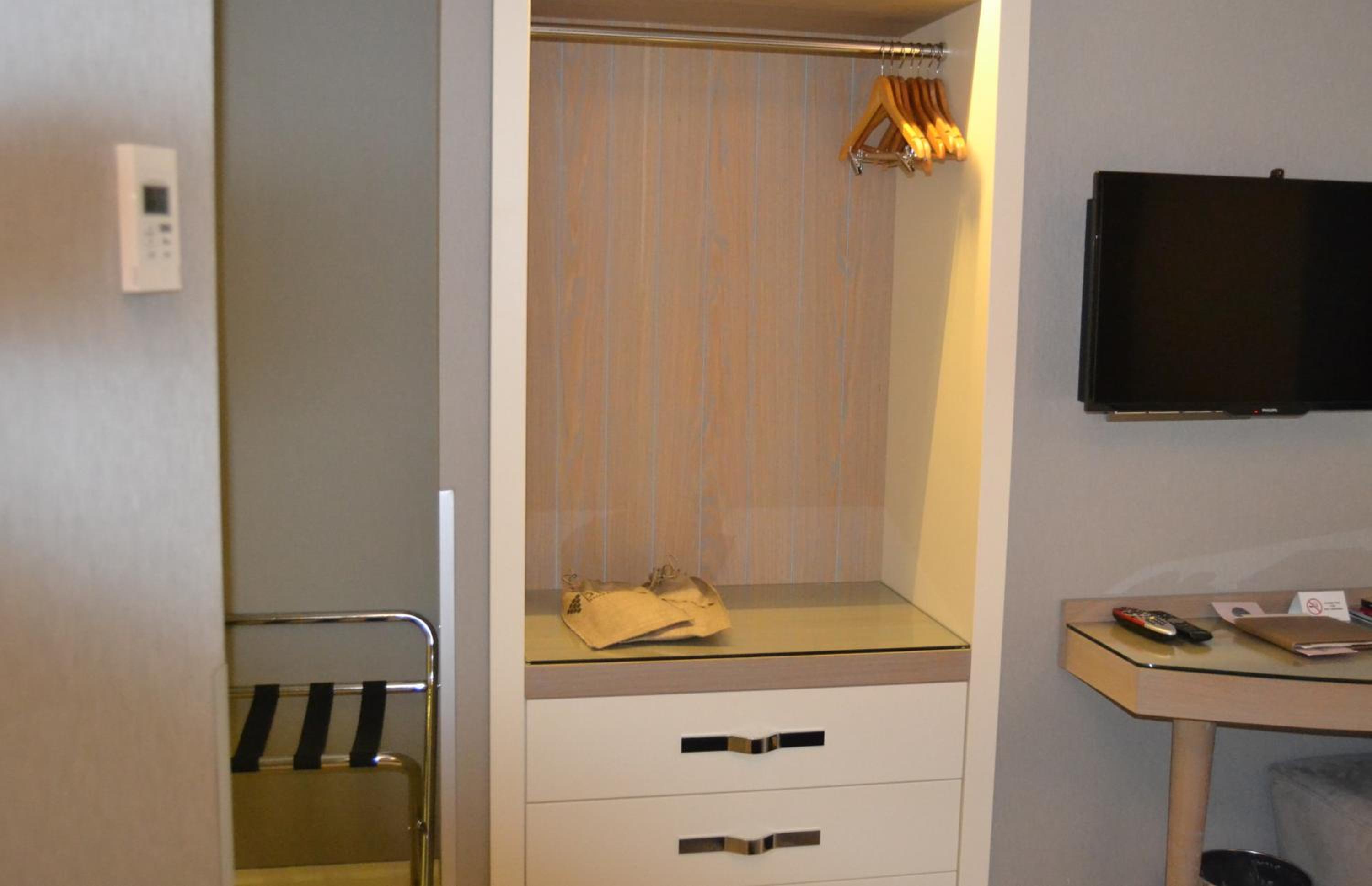 Deluxe Triple Room photo 2