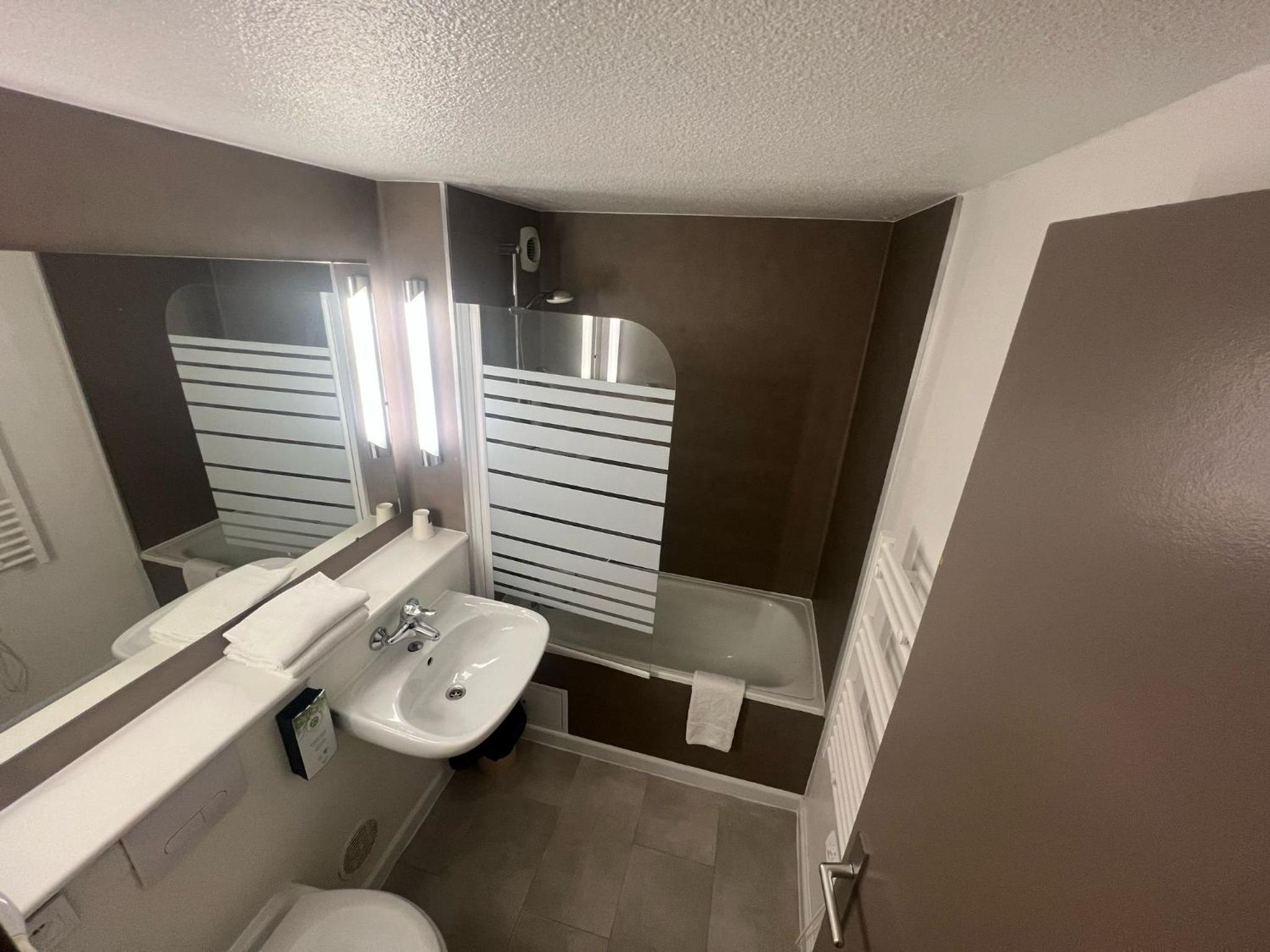 Triple Room - 1 Double Bed 1 Single Bed - Photo 2