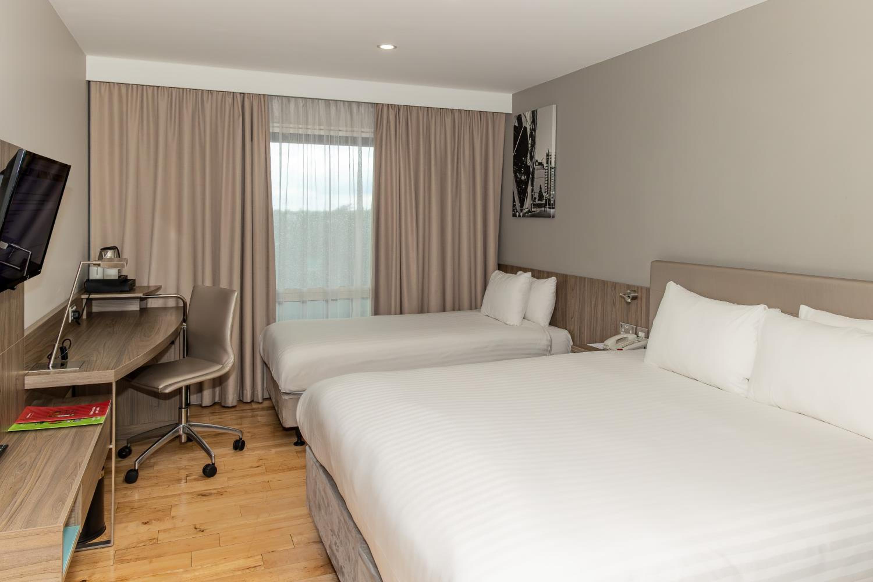Standard Room with Double and Single Bed photo 2