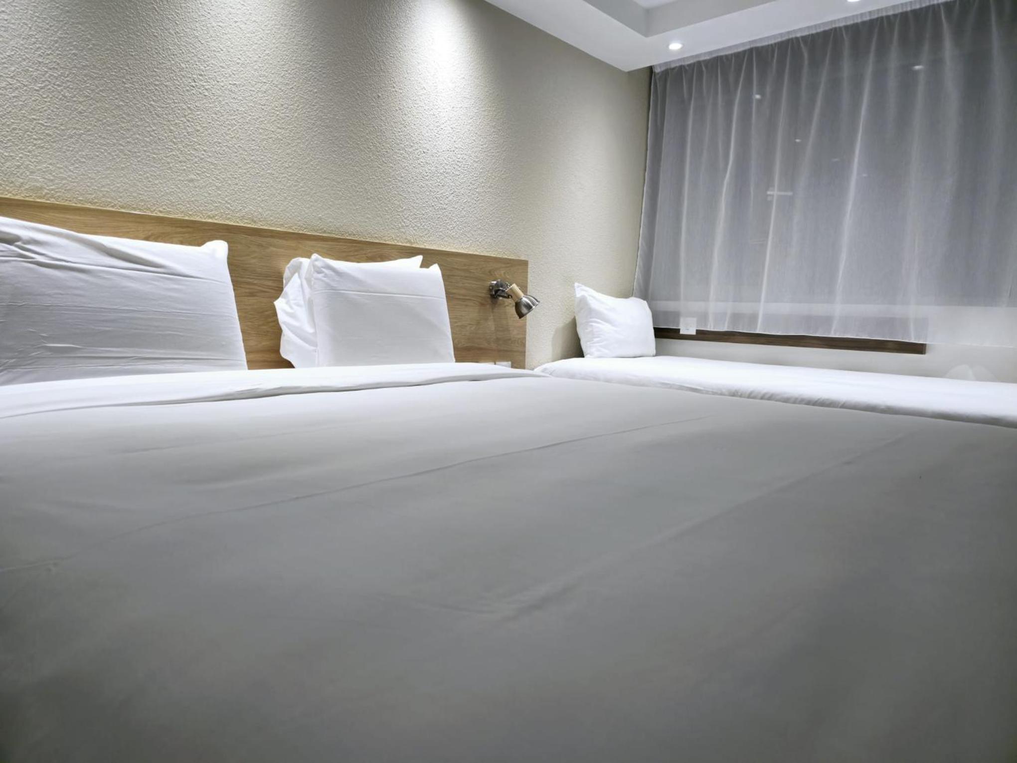 Triple Room - 1 Double Bed 1 Single Bed - Photo 3