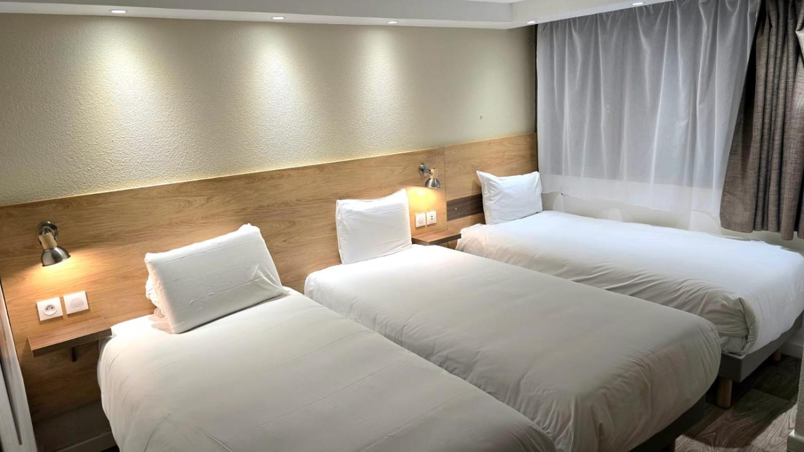 Triple Room - 3 Singe Beds - Photo 1