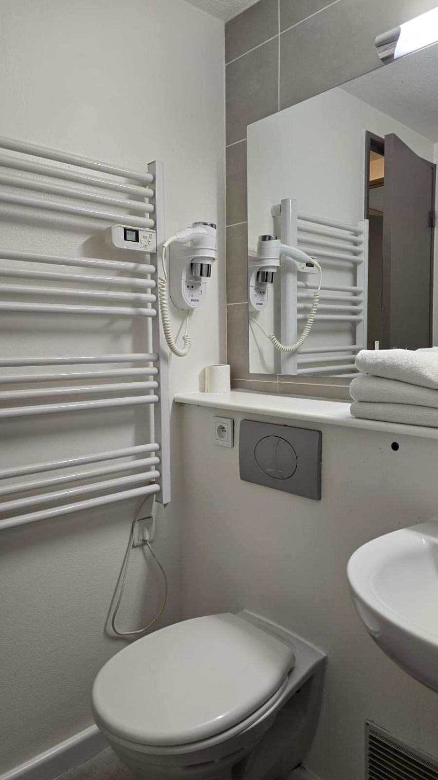 Triple Room - 3 Singe Beds - Photo 2
