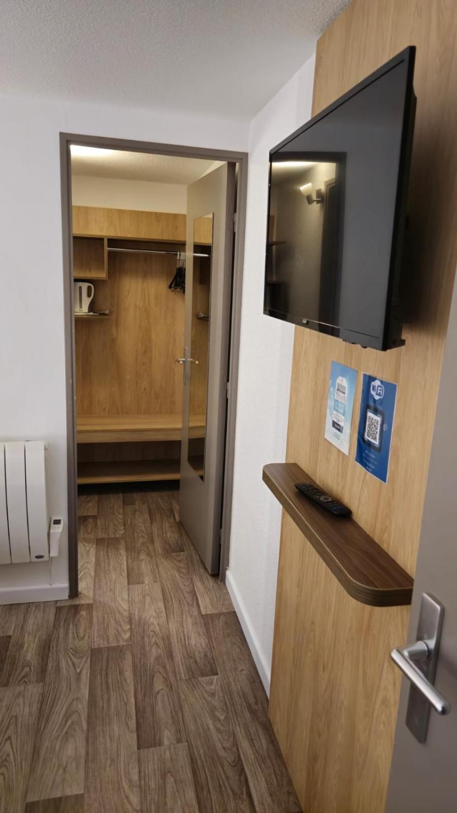 Triple Room - 3 Singe Beds - Photo 3