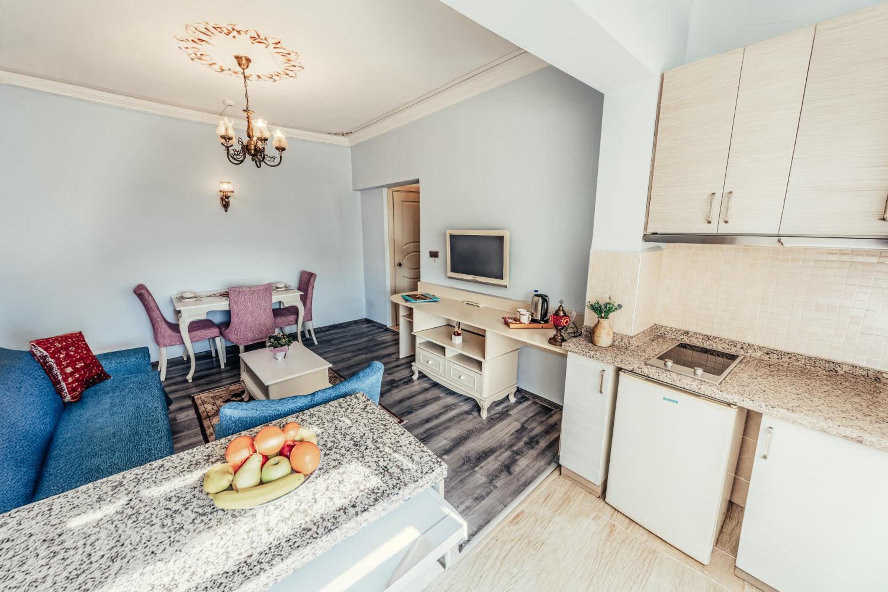 Two-Bedroom Deluxe Apartment photo 2
