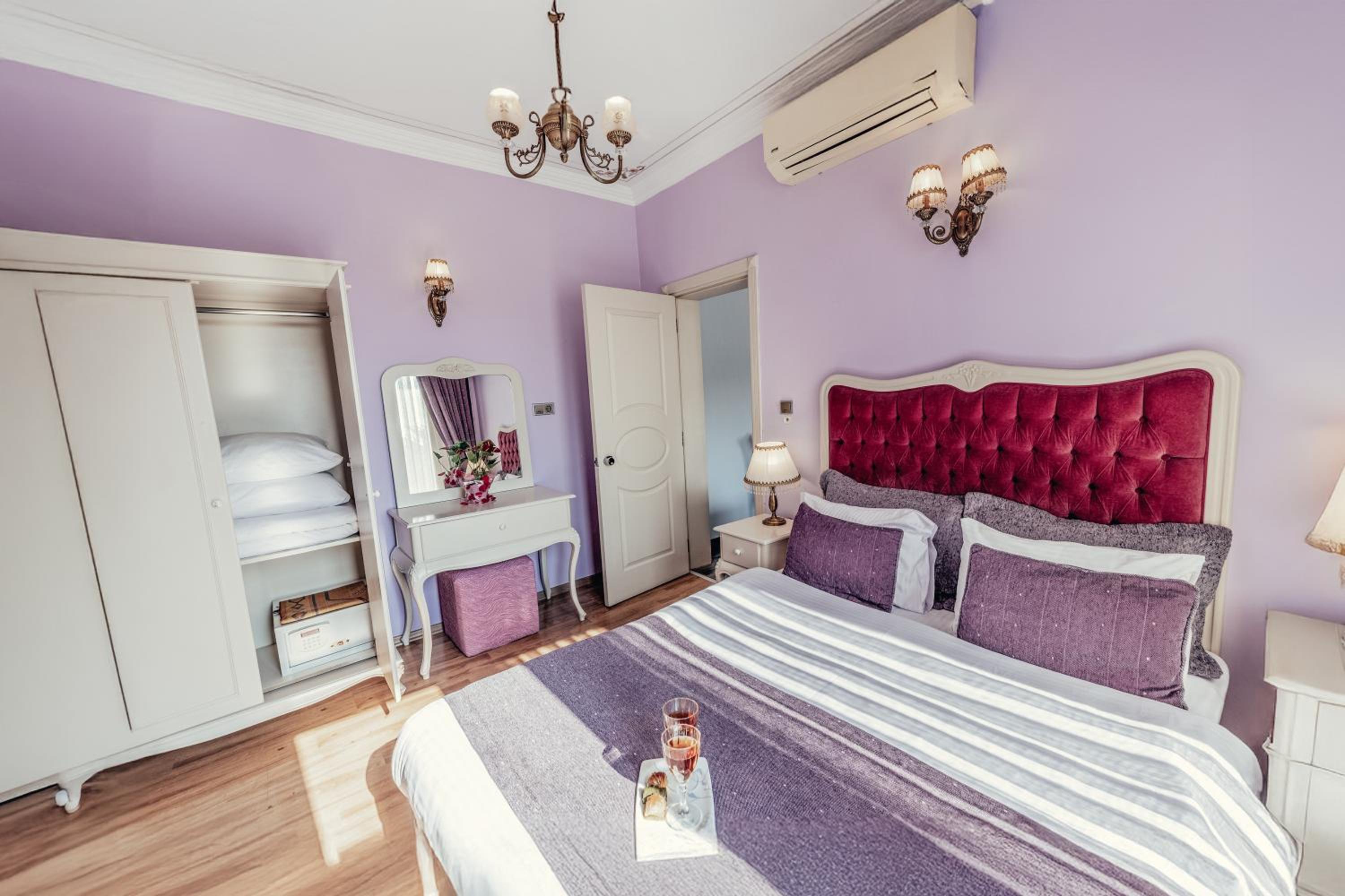 Two-Bedroom Deluxe Apartment with Garden View photo 2