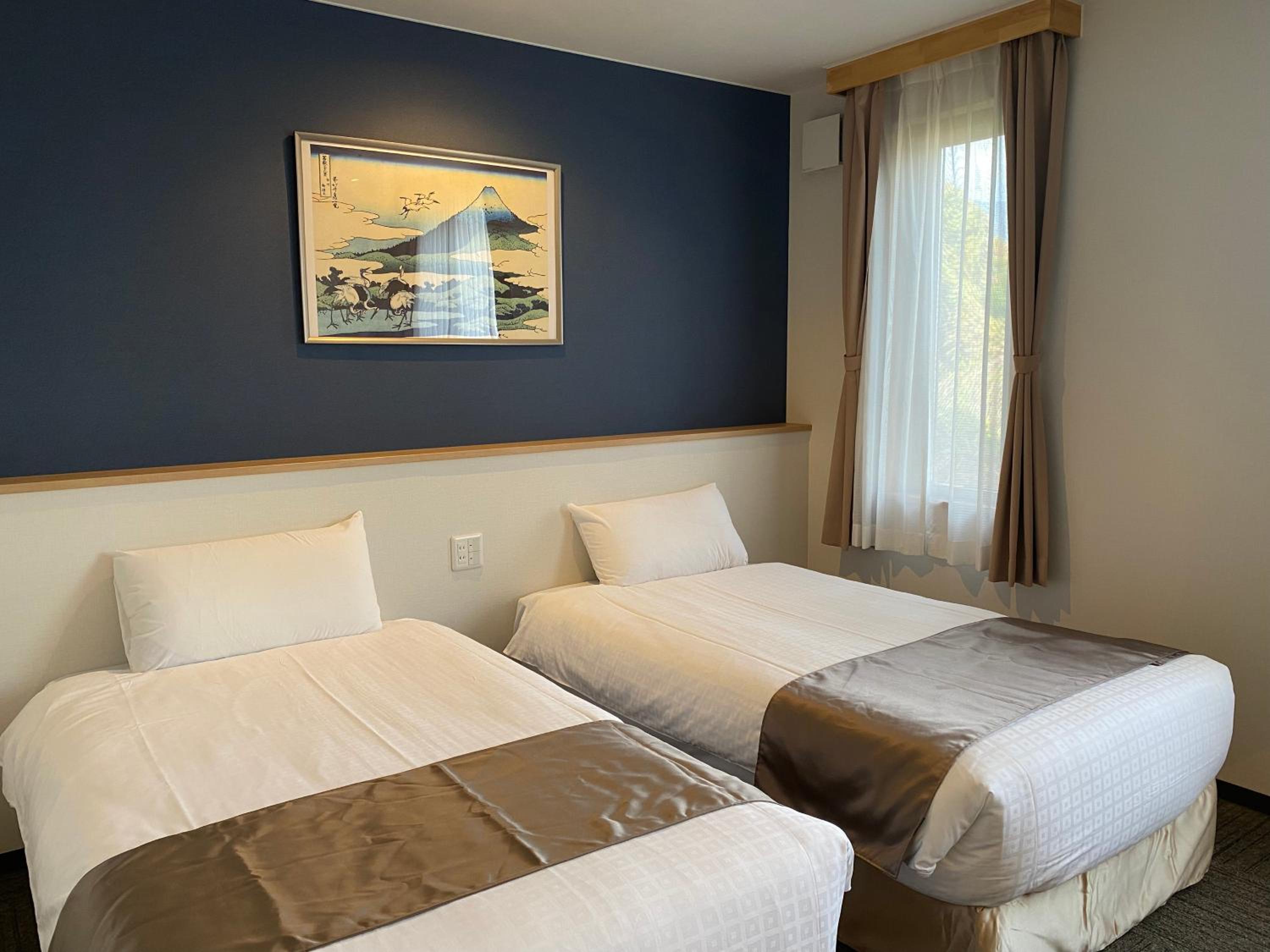 Twin Room - Photo 3