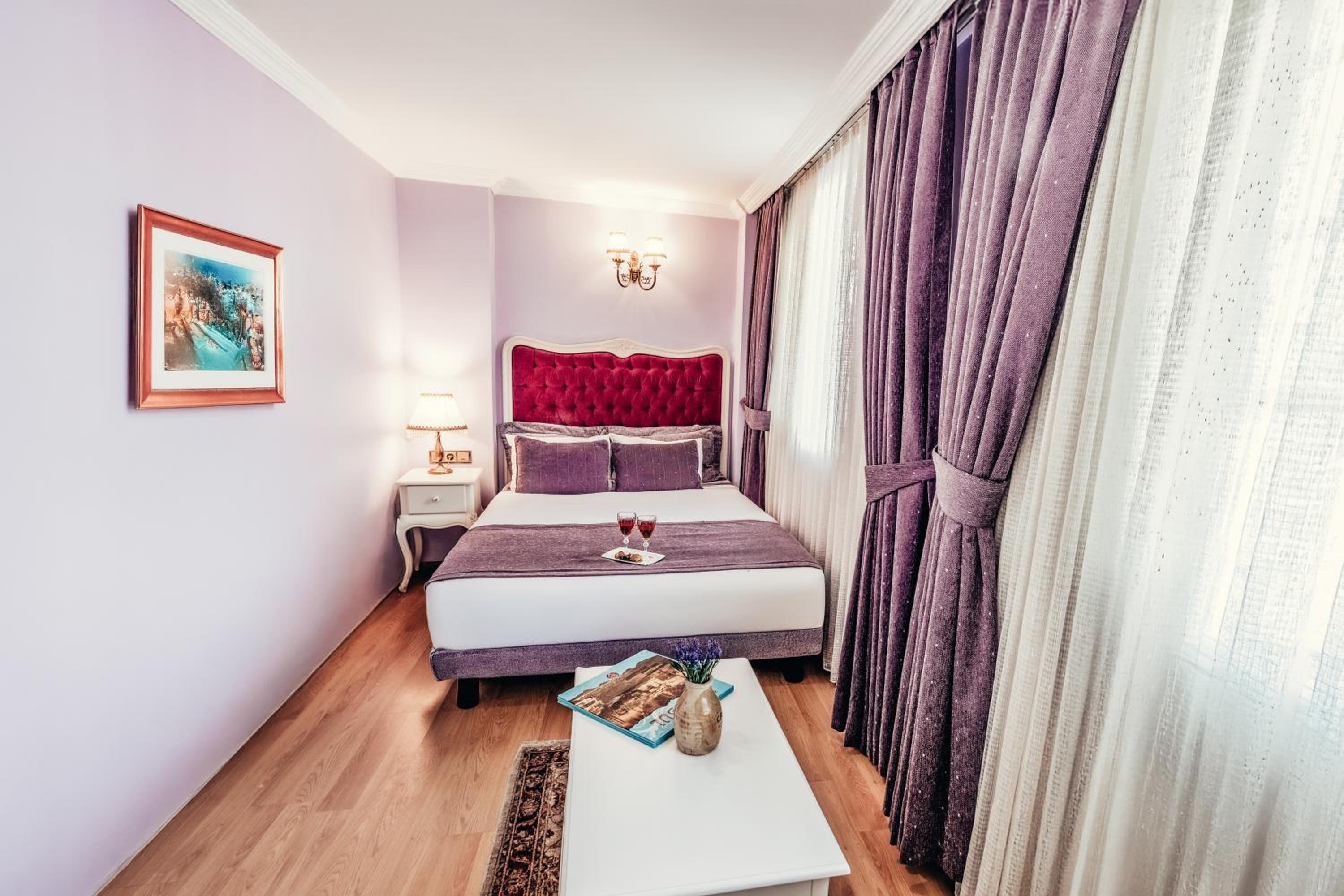 Deluxe Suite with City View photo 1