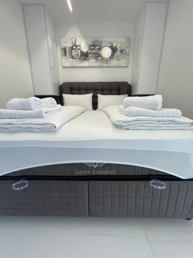 One-Bedroom Apartment with Sea View photo 1