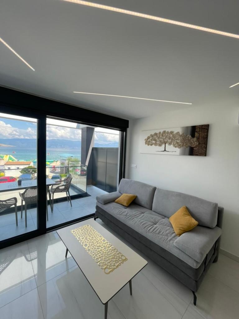 One-Bedroom Apartment with Sea View photo 3