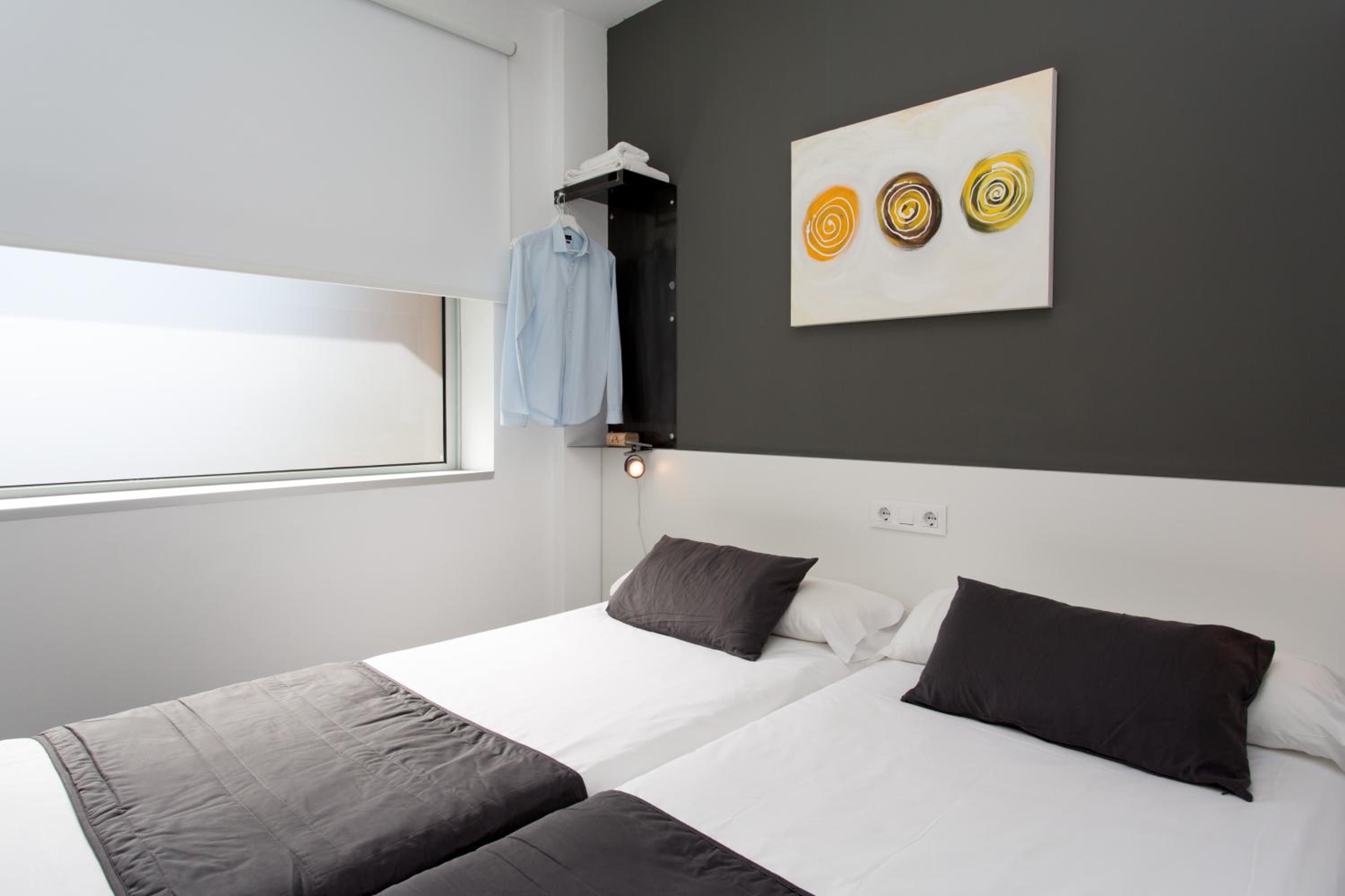 Two-Bedroom Apartment with Balcony City Views (2-4 Adults) photo 3