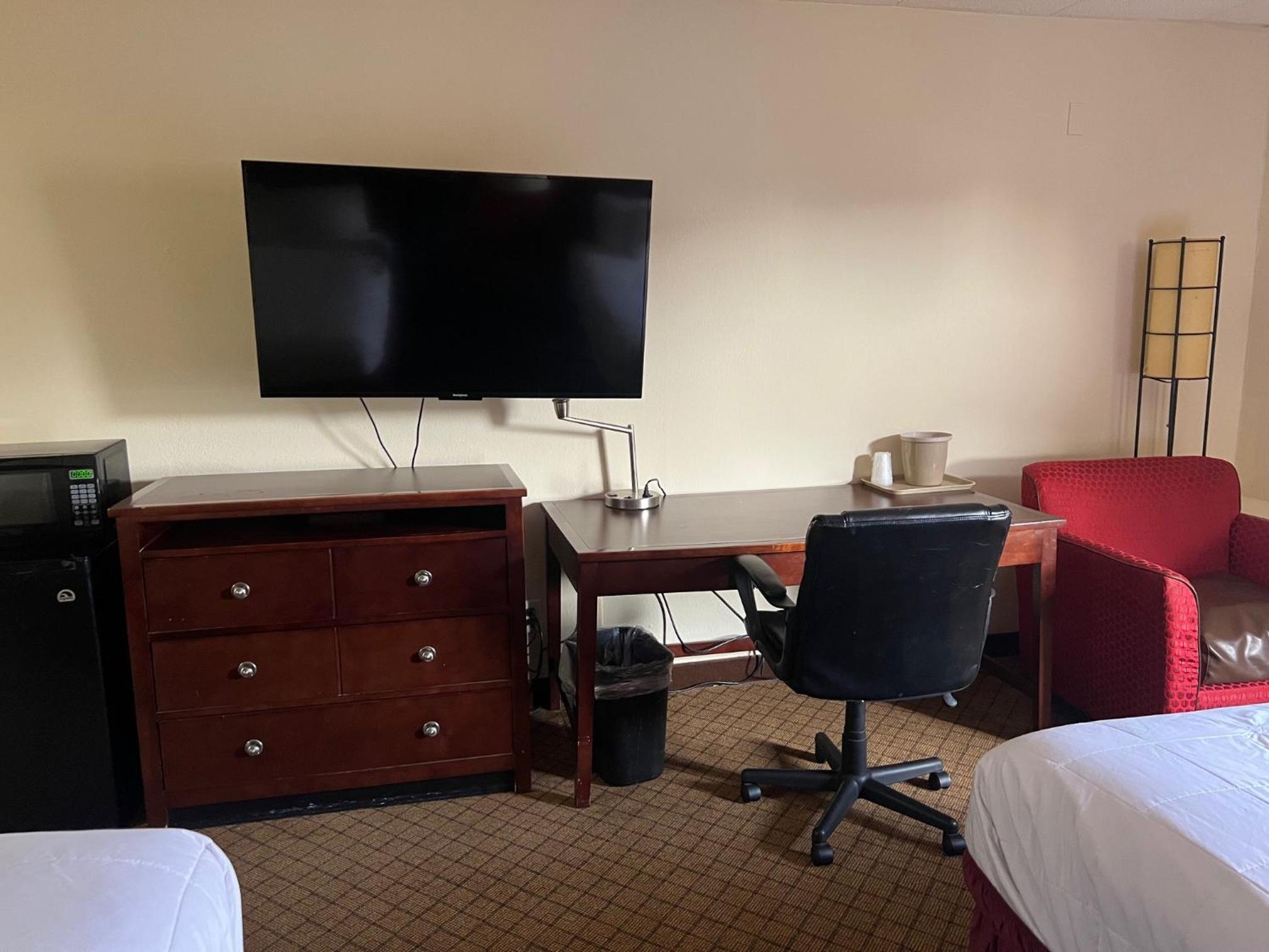 One King Size Bed Nonsmoking - Photo 5