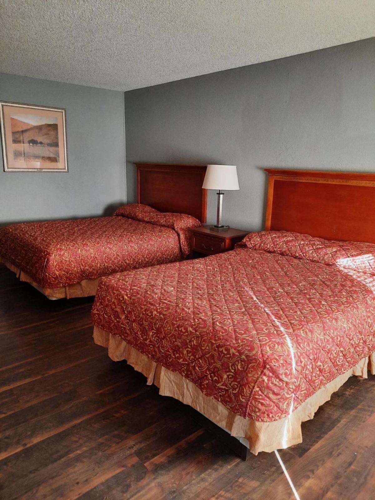 2 Queen Beds Non-Smoking - Photo 1