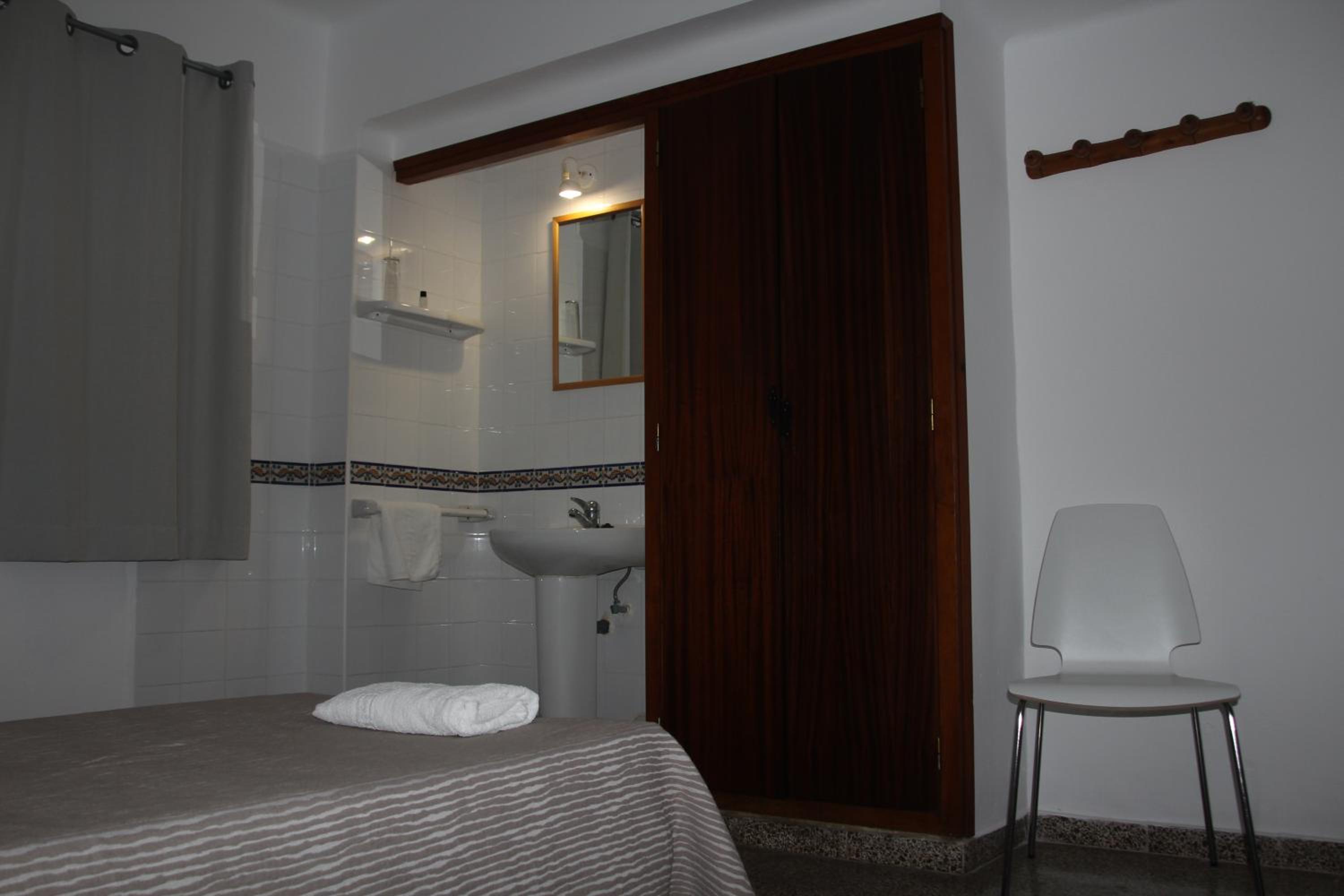 Habitación individual con baño compartido