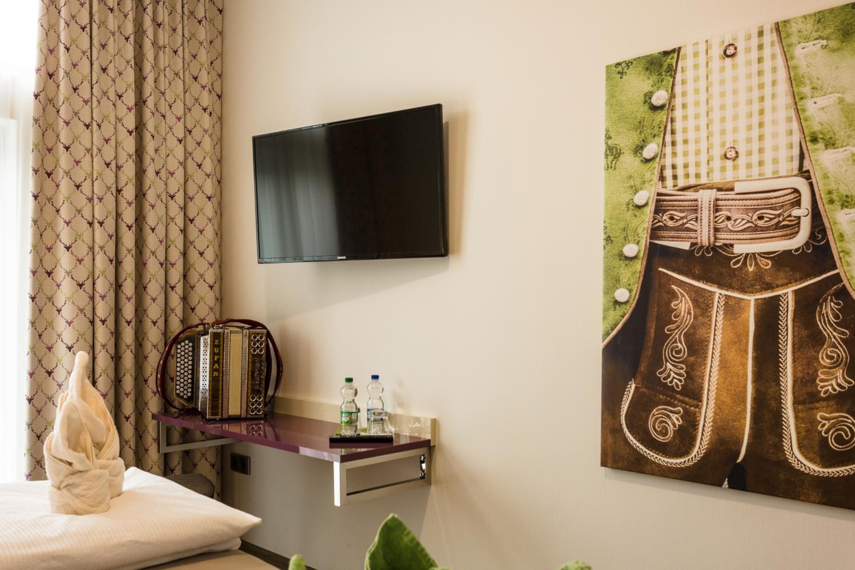 Deluxe Double or Twin Room - Photo 12