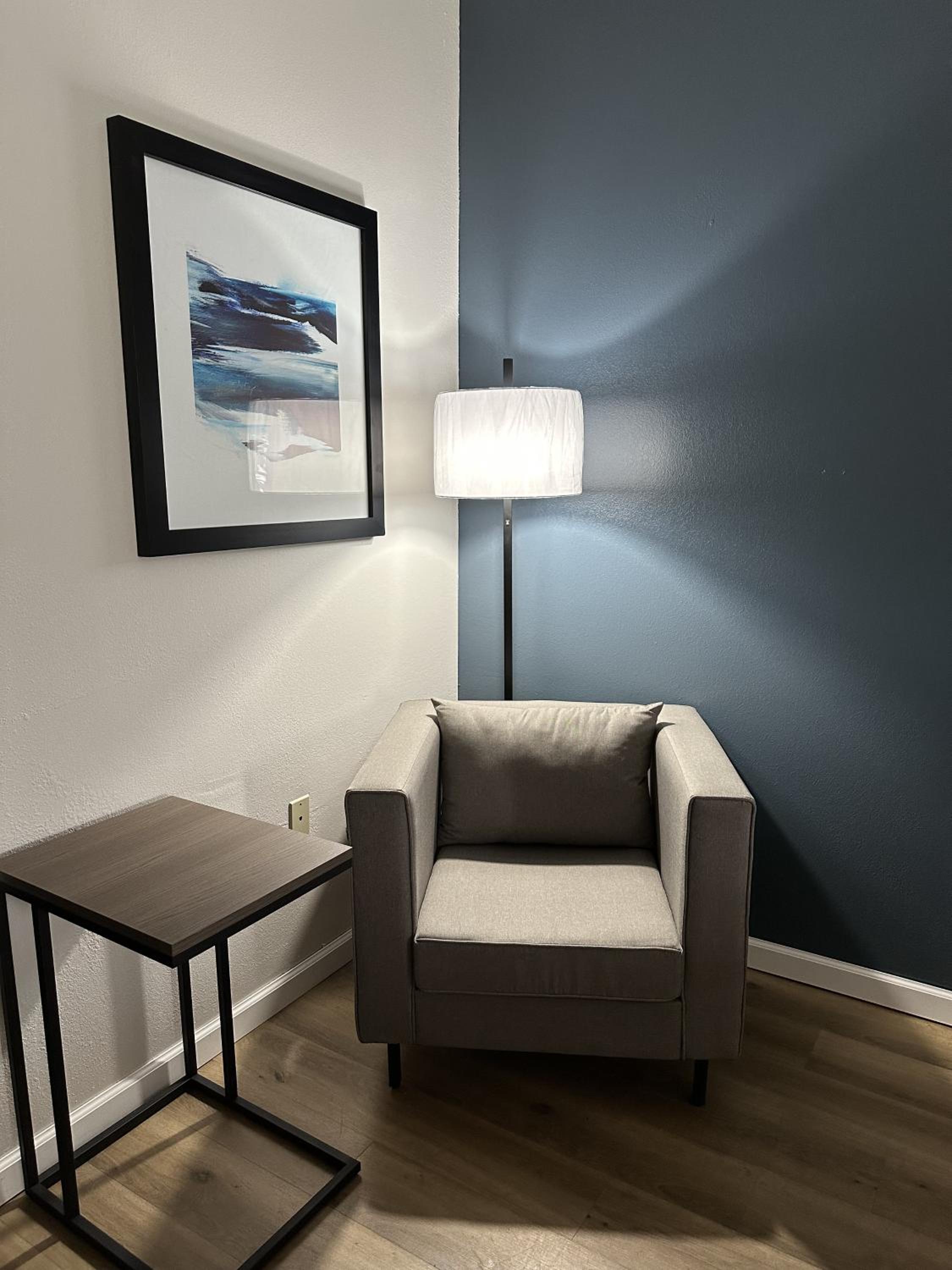 Queen Room with Two Queen Beds and Bath Tub - Mobility Accessible/Non-Smoking - Photo 10