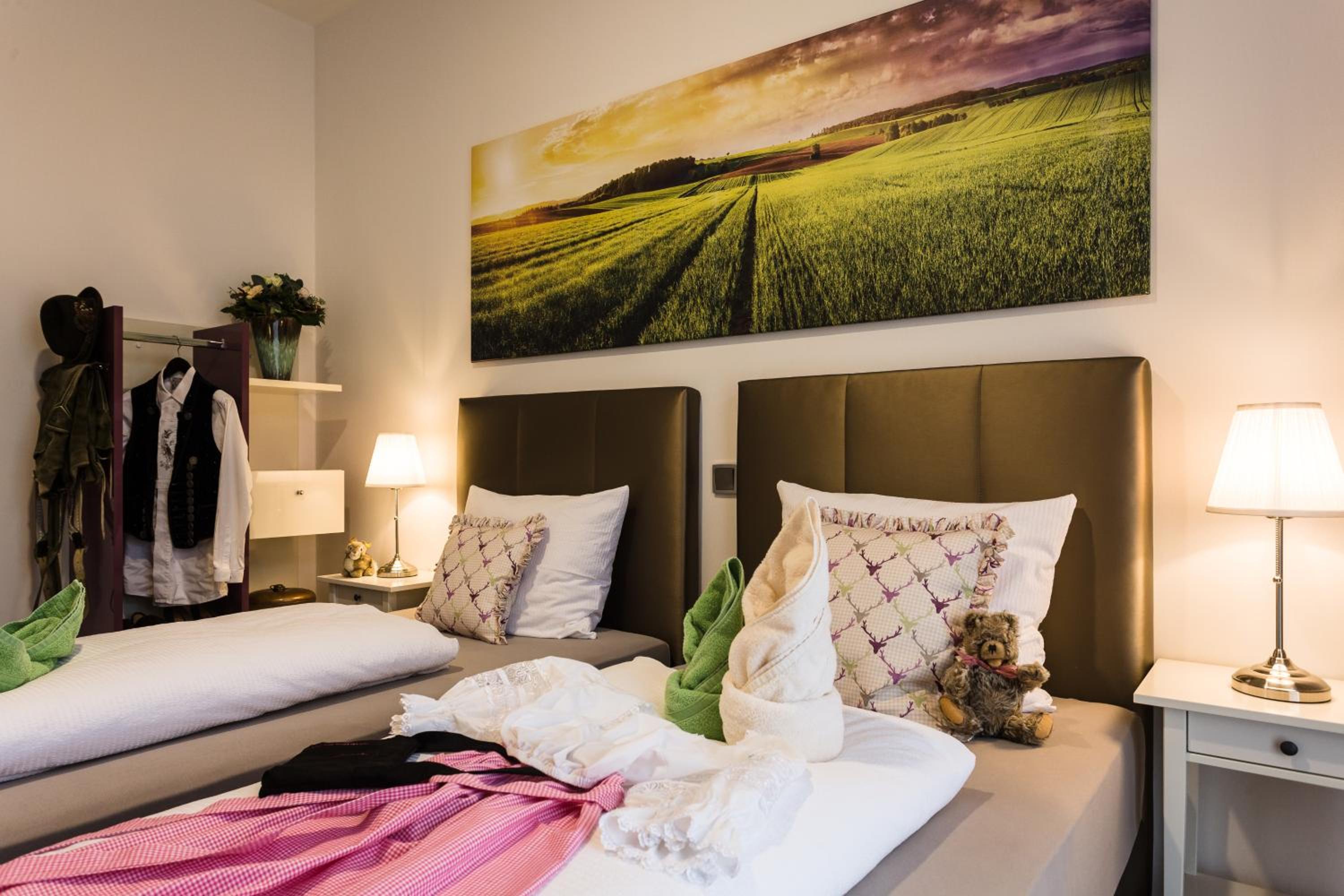 Deluxe Double or Twin Room - Photo 13