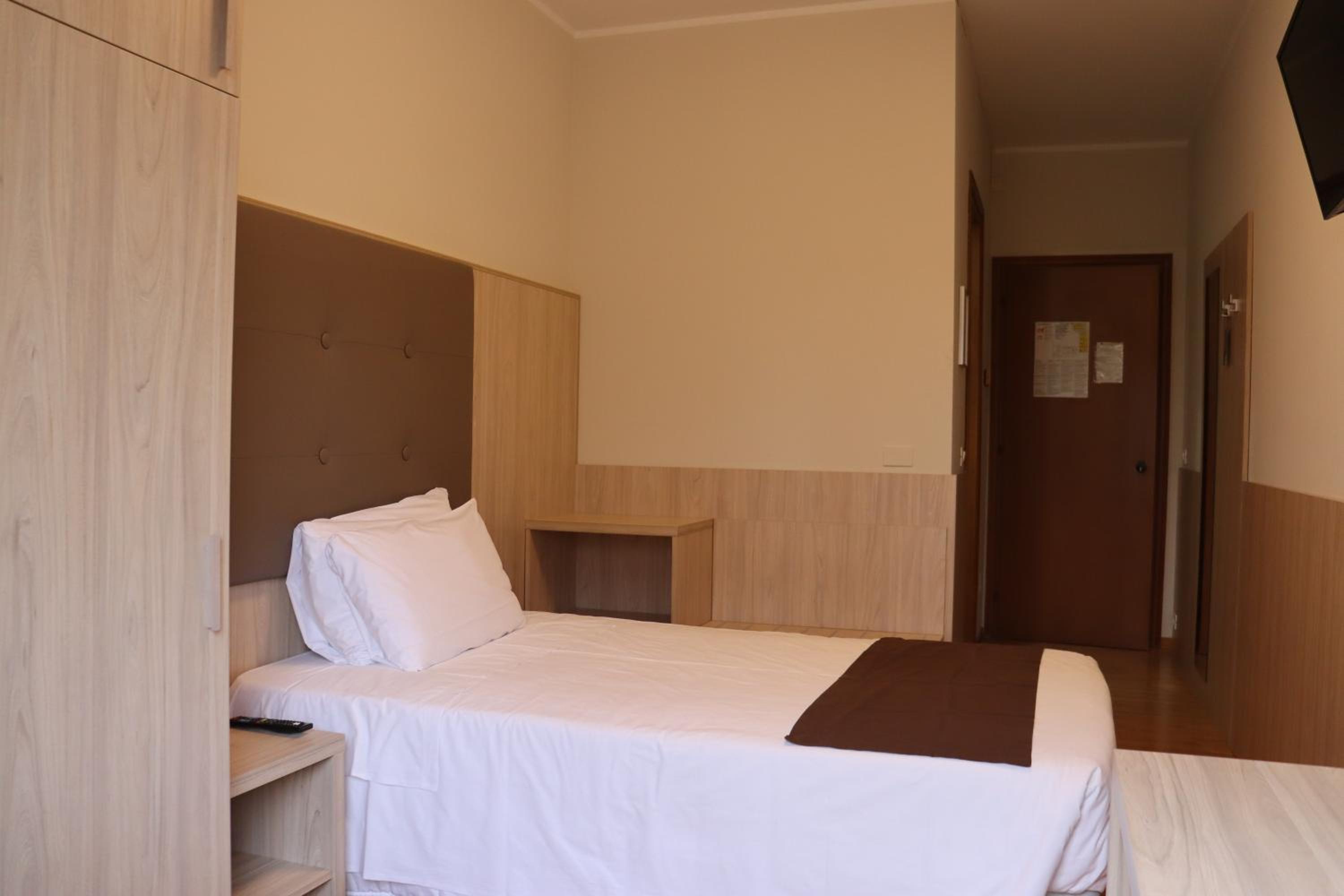 Single Room with French Bed photo 3