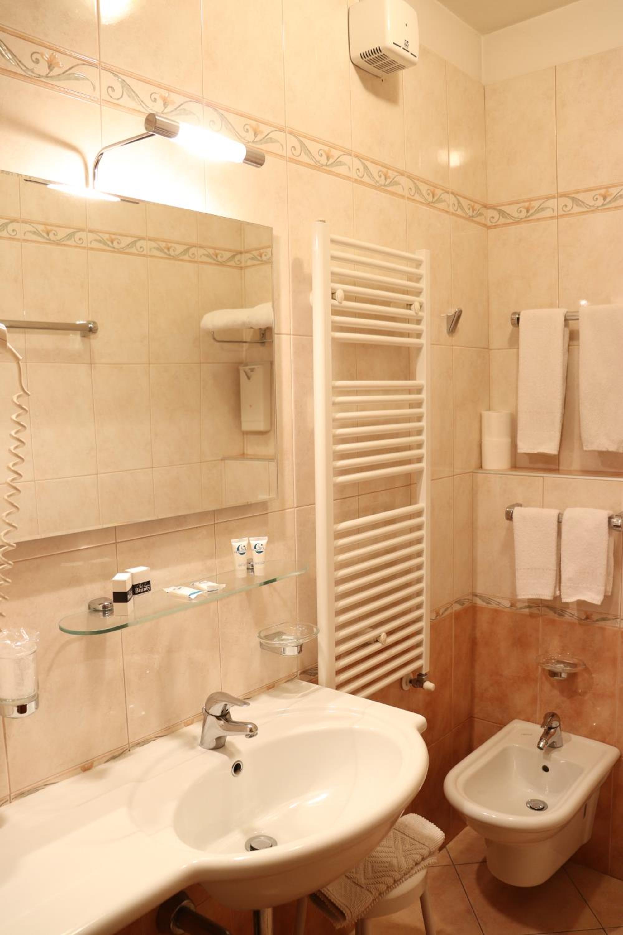 Classic Double Room - Photo 4